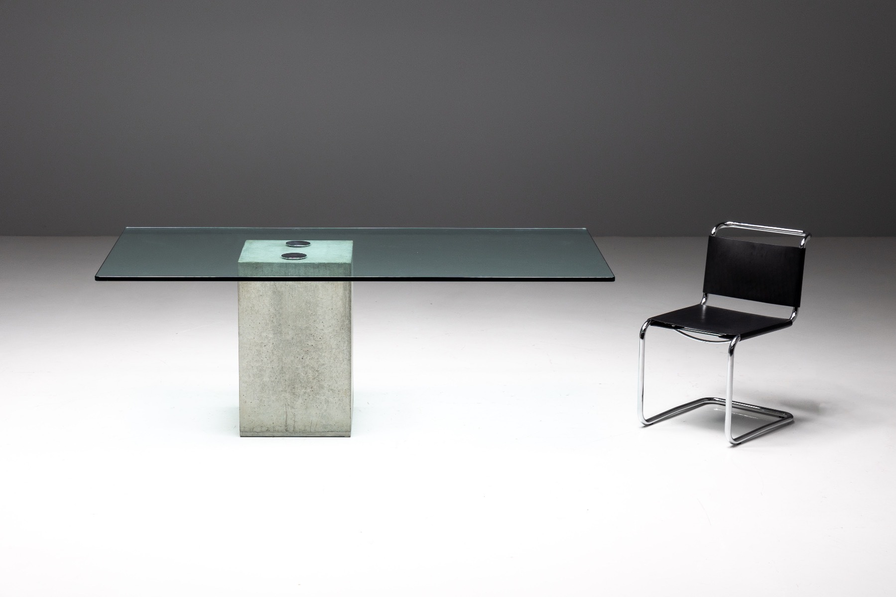 Italian design Sapo dining table by Saporiti