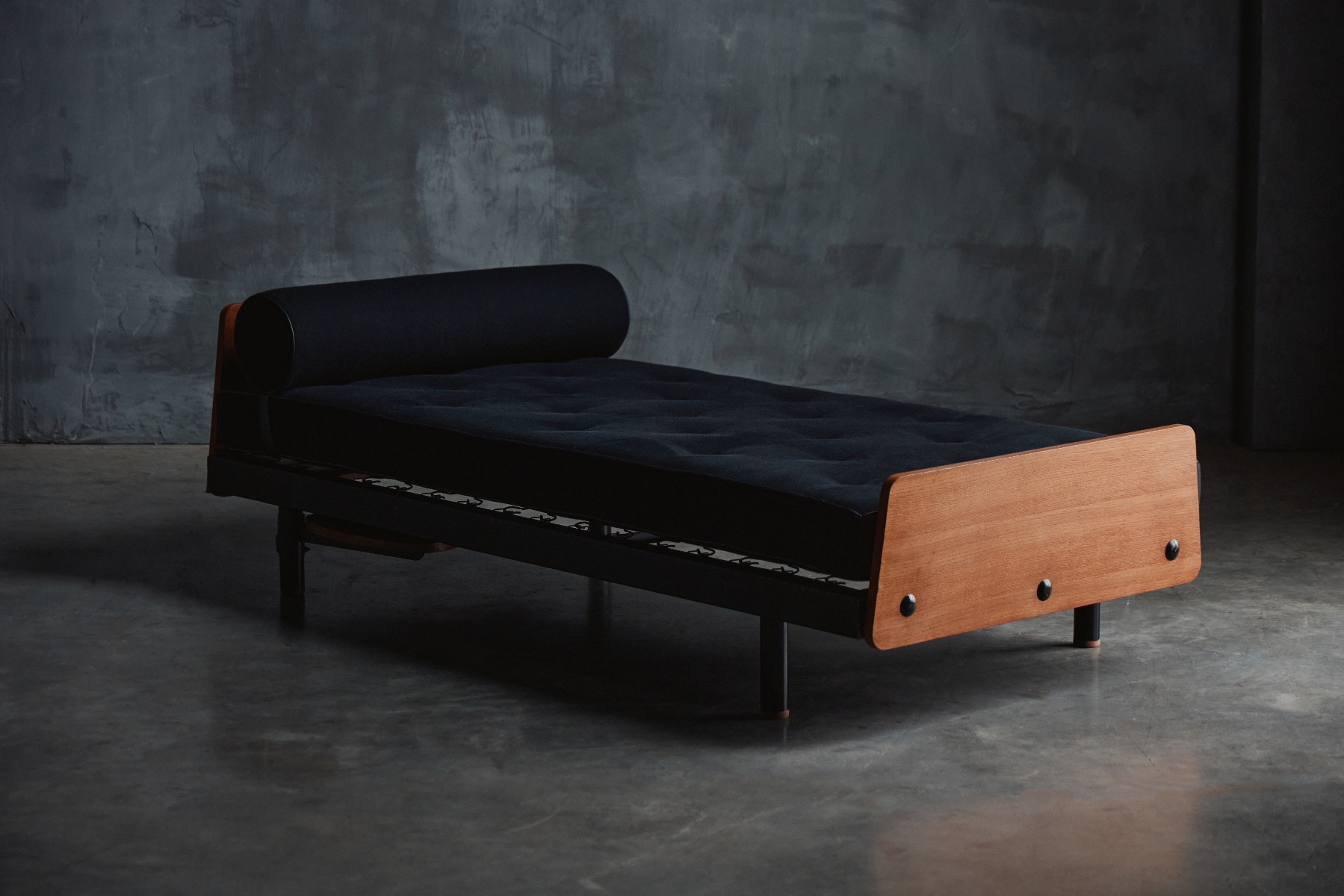 Jean Prouvé Flavigny daybed from the 1950s design