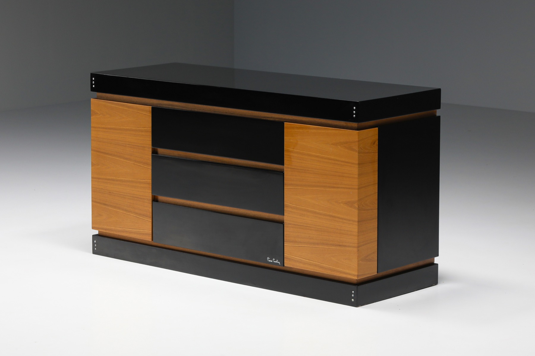 Pierre Cardin credenza in black lacquer and teak from the 1970s design