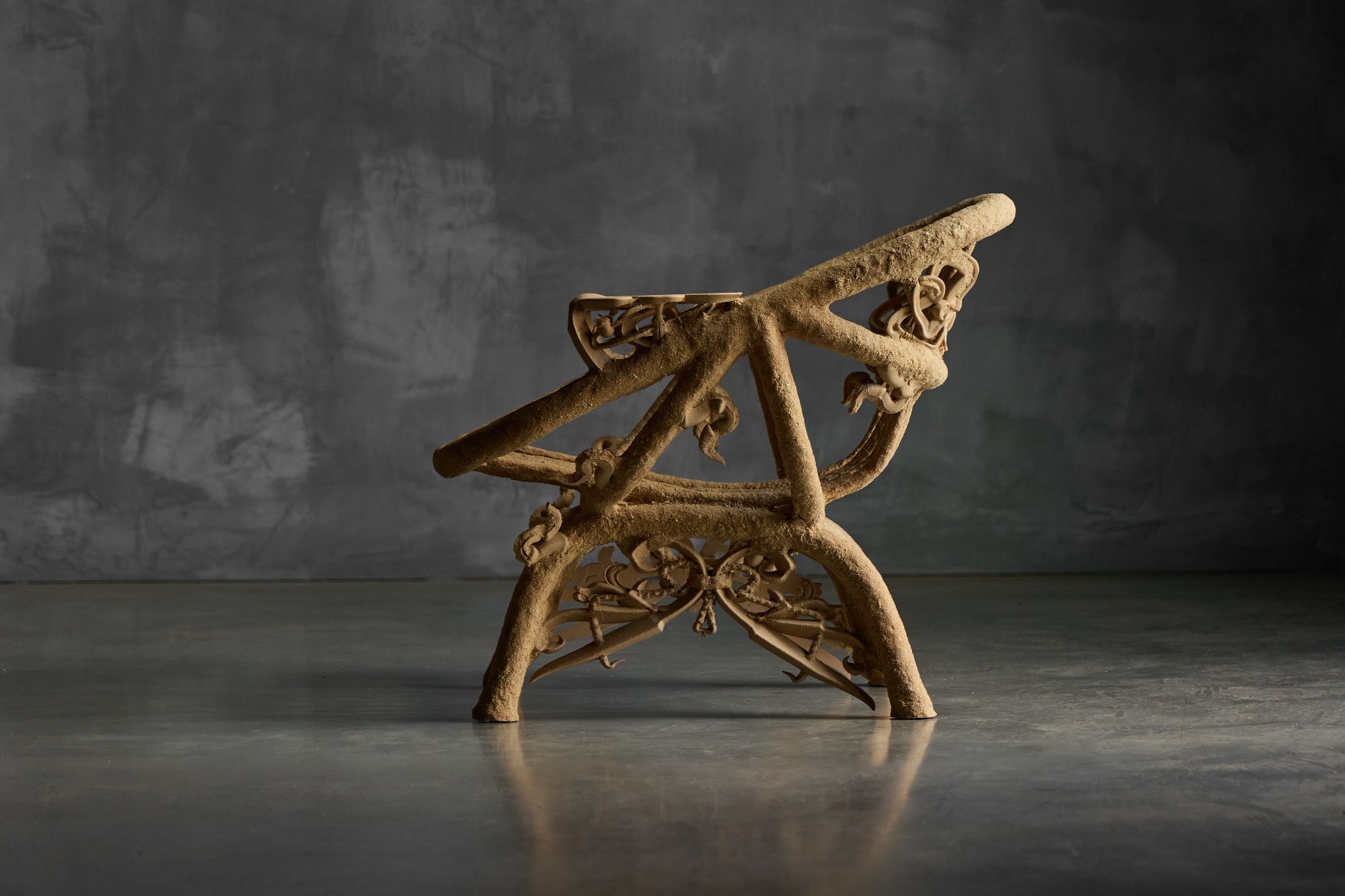 Contemporary Goo lounge chair with sculptural design