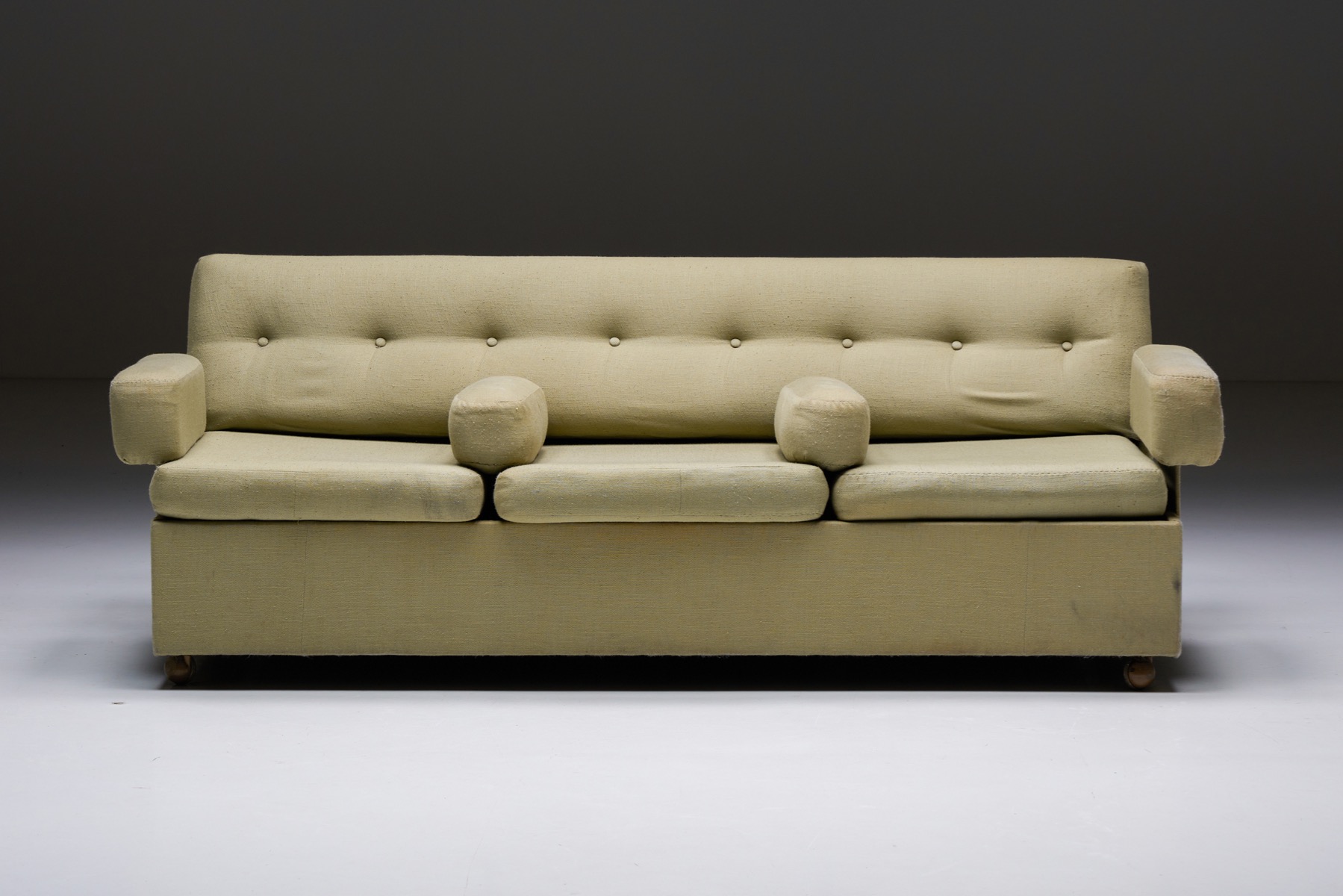 Seng Company sofa daybed in green fabric from the 1930s