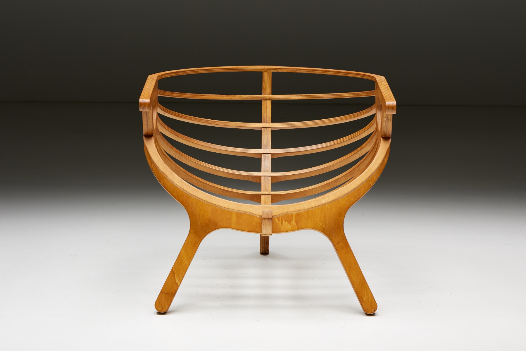 Creative shell lounge chair in sculptural style