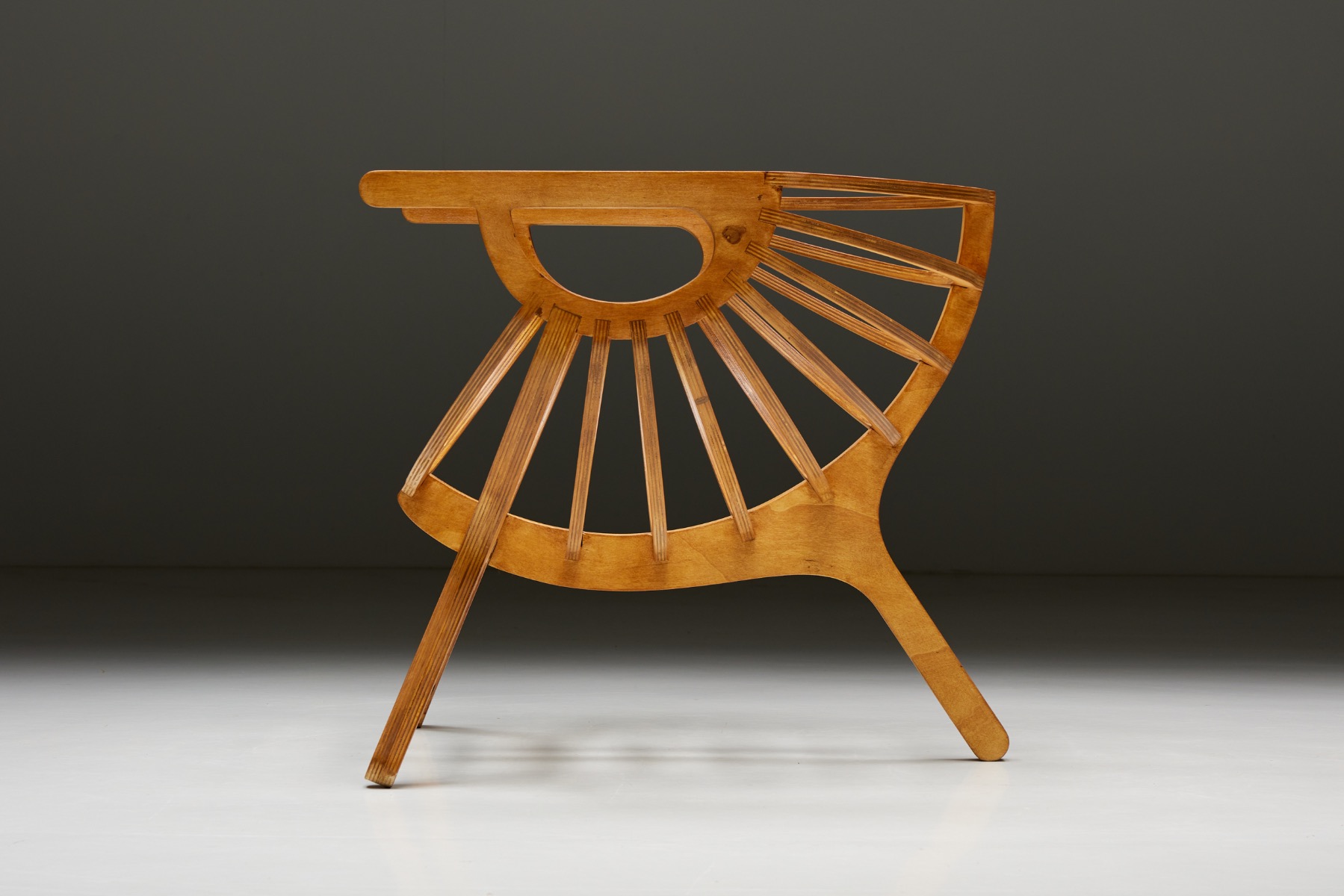 Bold design shell lounge chair from the 1980s