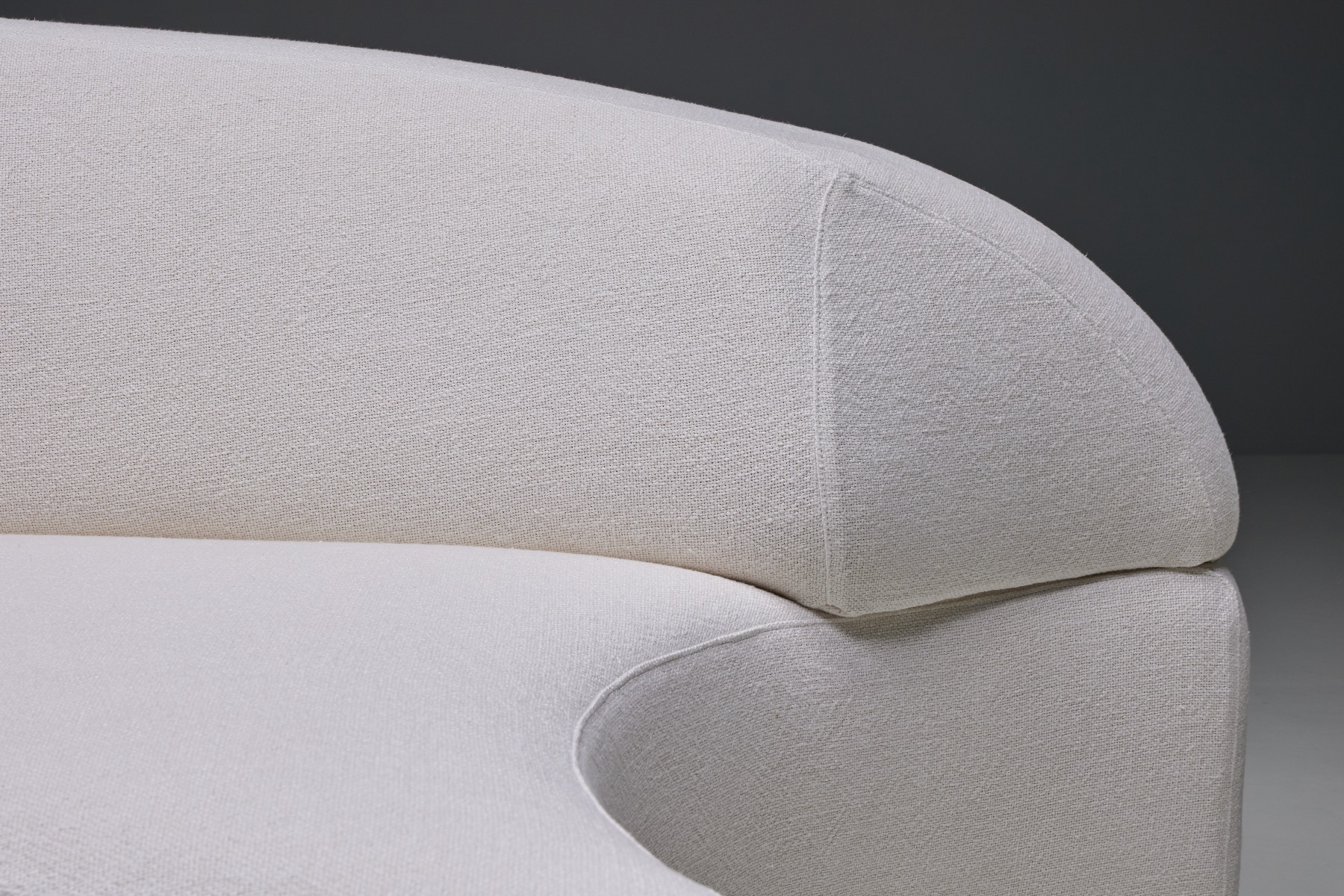Curvilinear Comete sofa