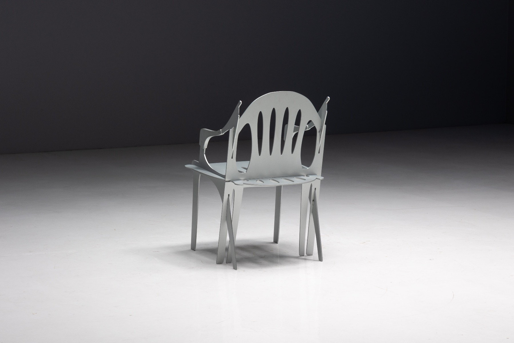 Gallery level contemporary Flatscreen chair