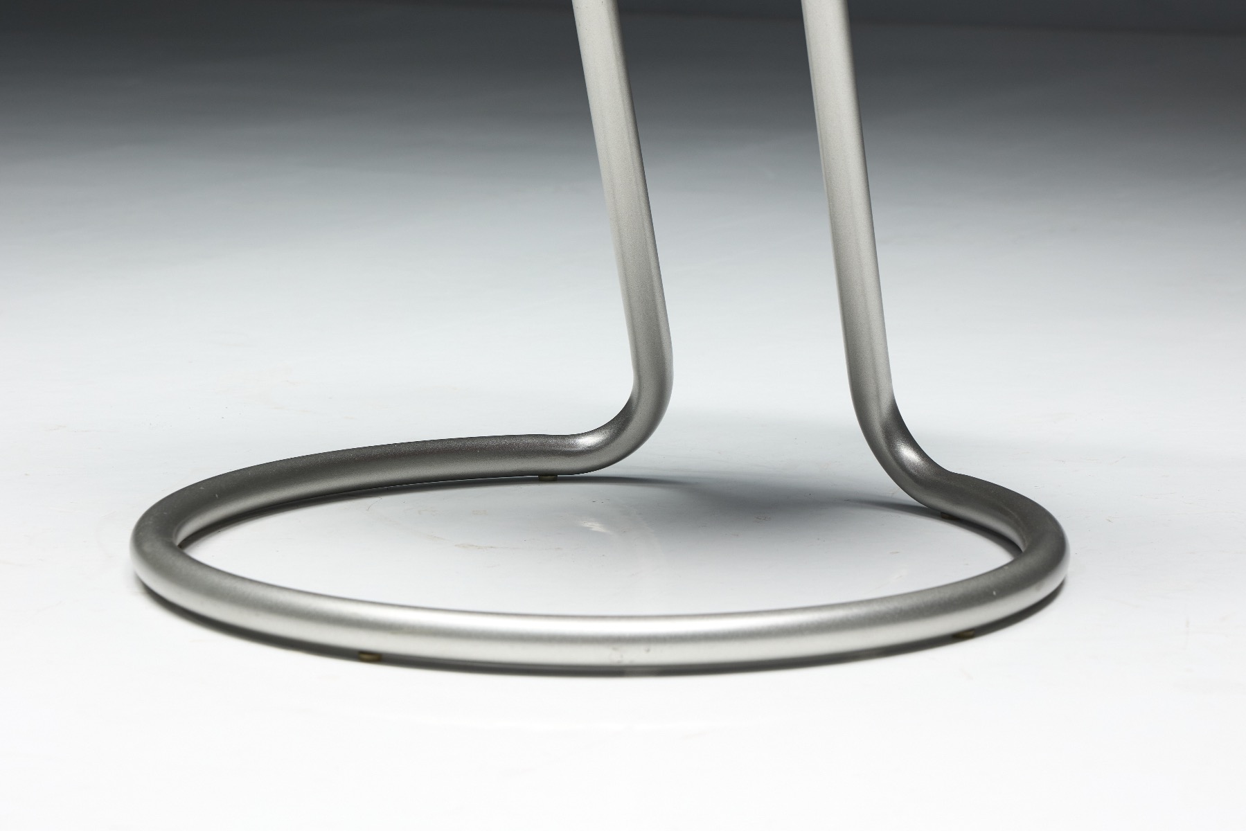 Expressive floral design stool with modern presence