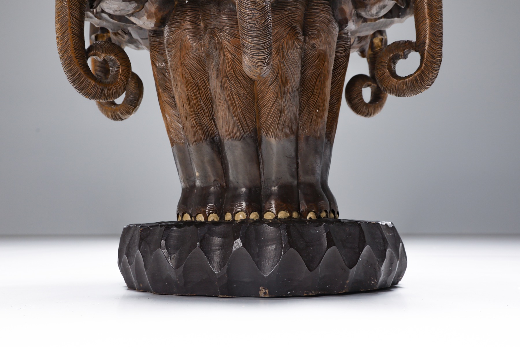 1900s carved elephant table in African style