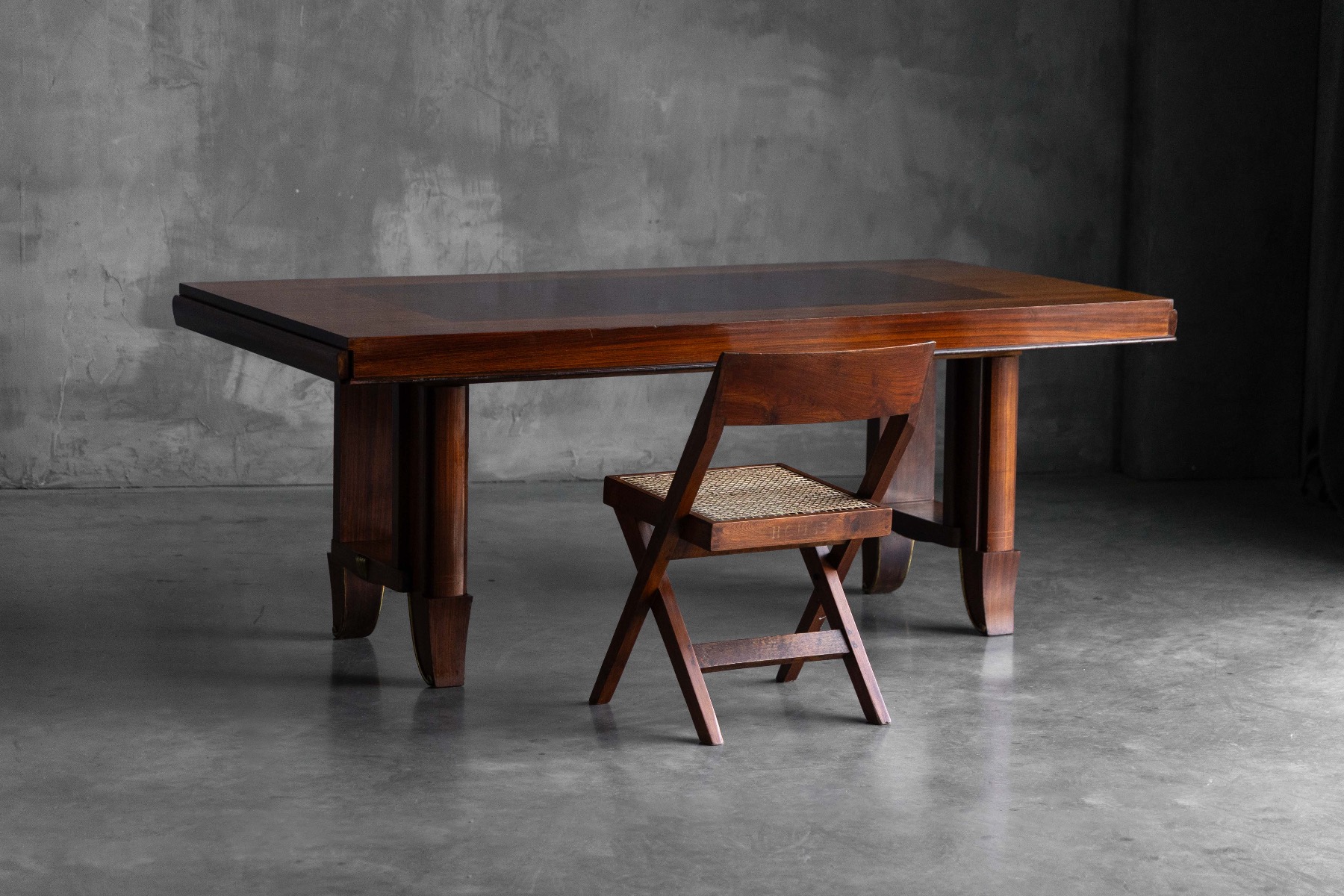 1930s Art Deco wood dining table walnut veneer