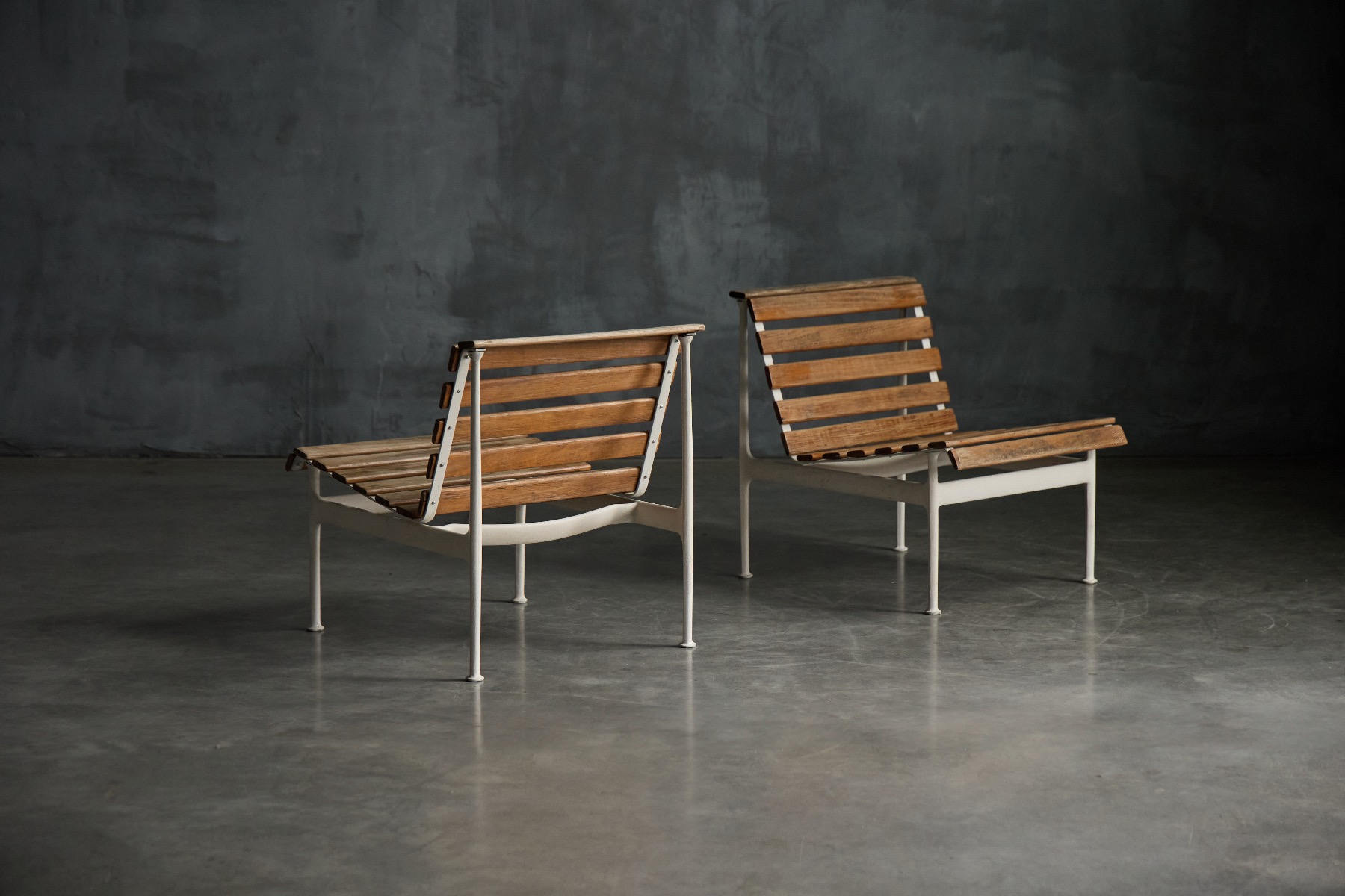 Mid century modern chaise designed by Richard Schultz