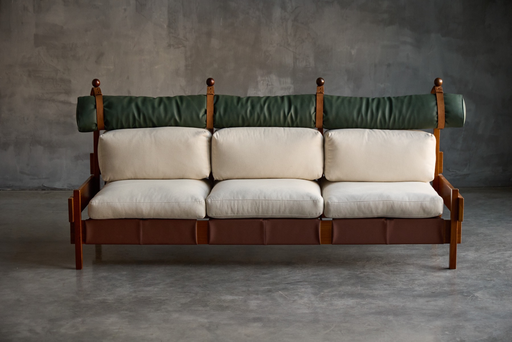Sculptural three seater sofa from the Tonico series