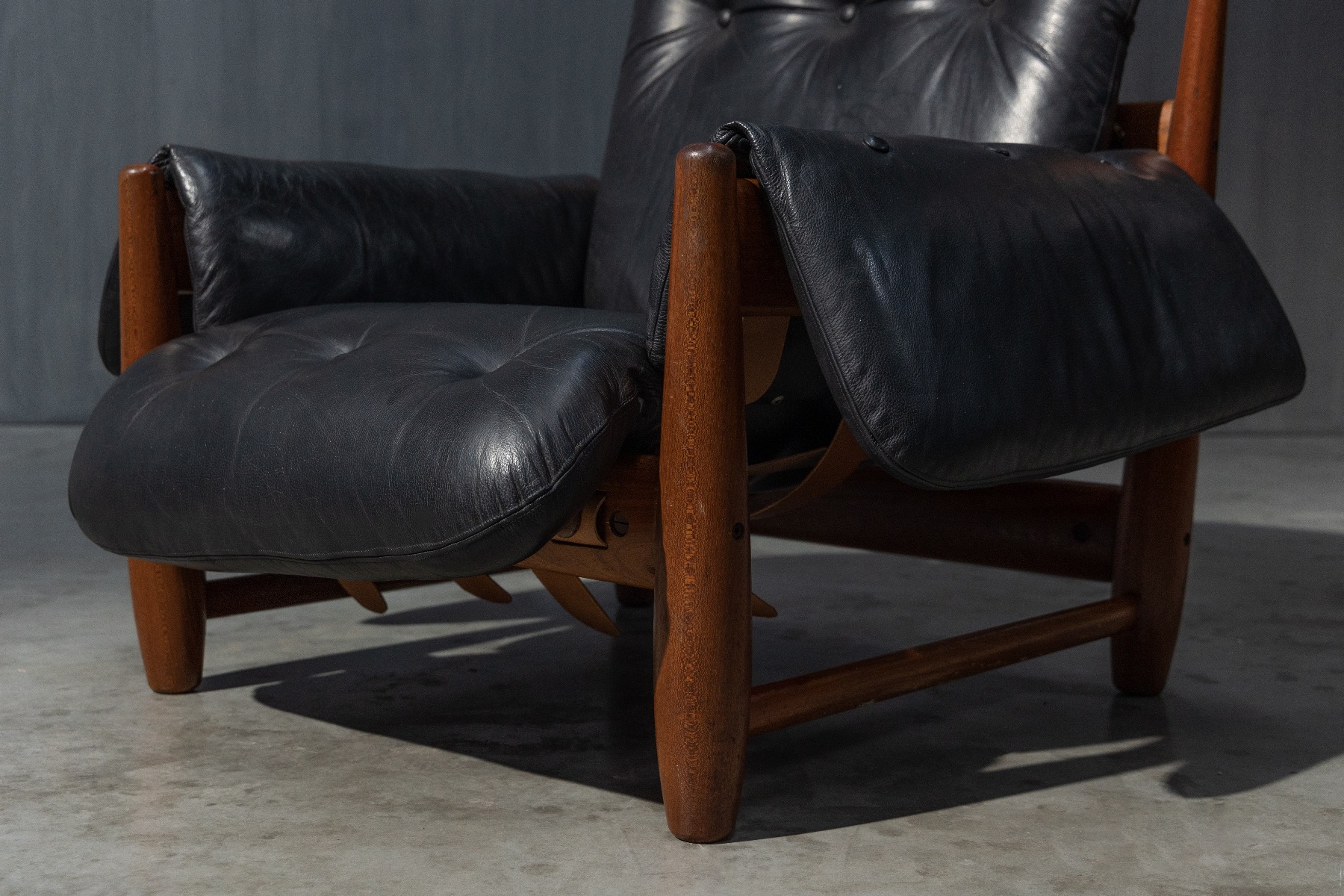 Iconic Mole lounge chair with leather and wooden frame