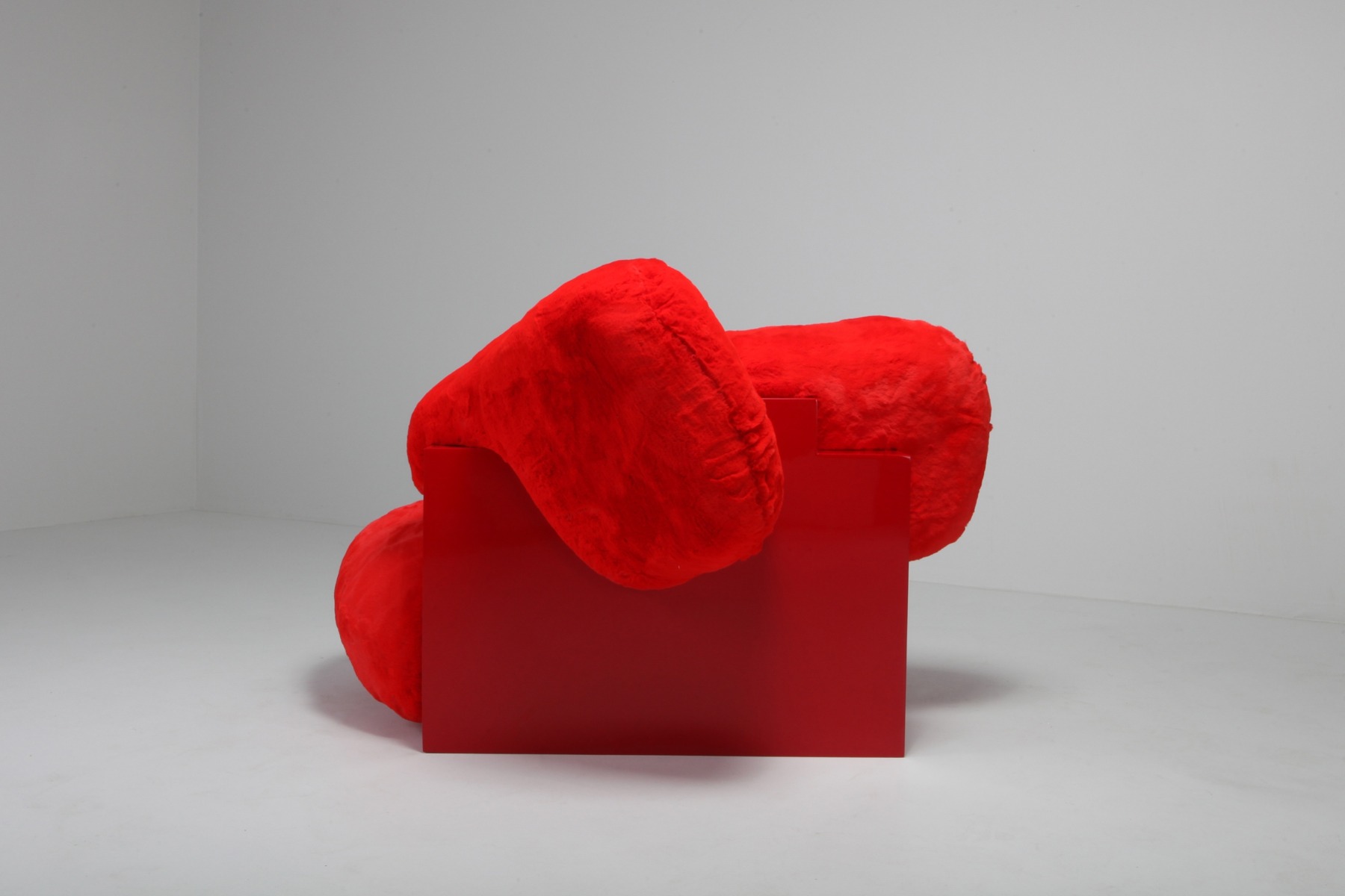 Contemporary pillow lounge chair in red lacquer and faux fur from 2019