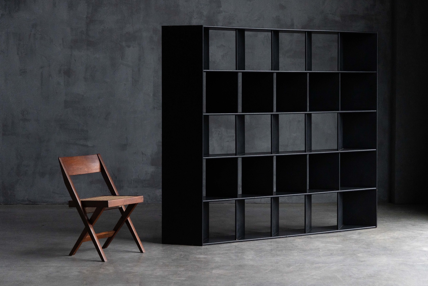 Retro postmodern storage system in modular design