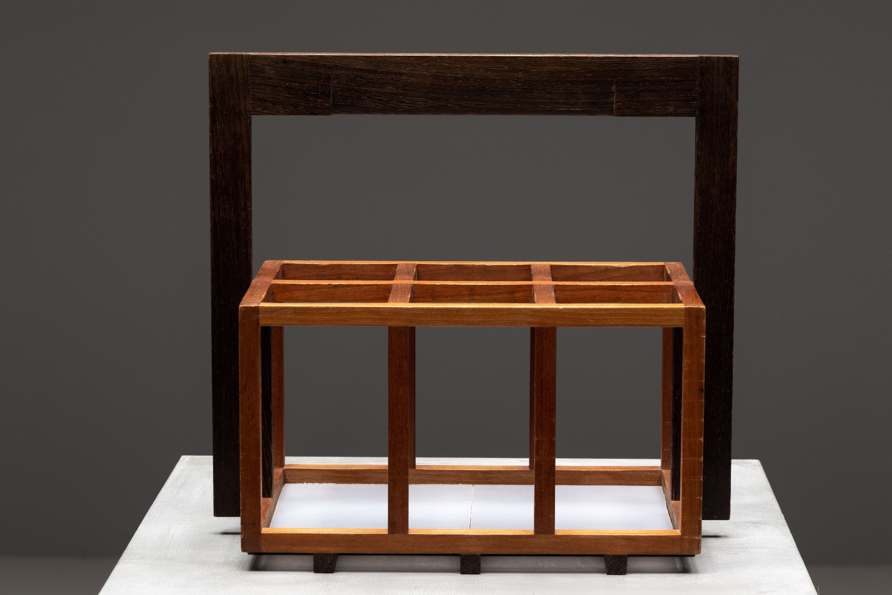 Hof van Cleve wine holder by Verroken