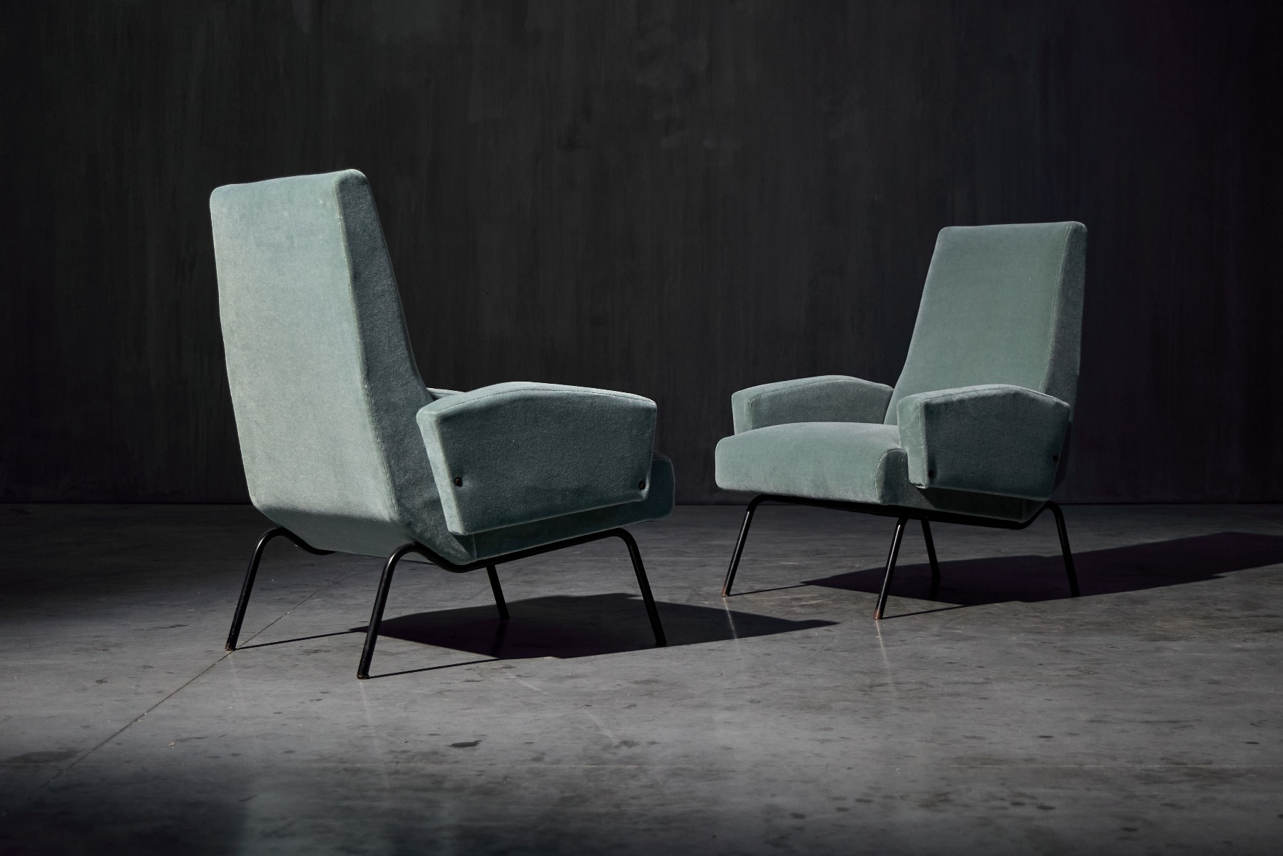 Mid century Italian lounge seating with sculptural frame