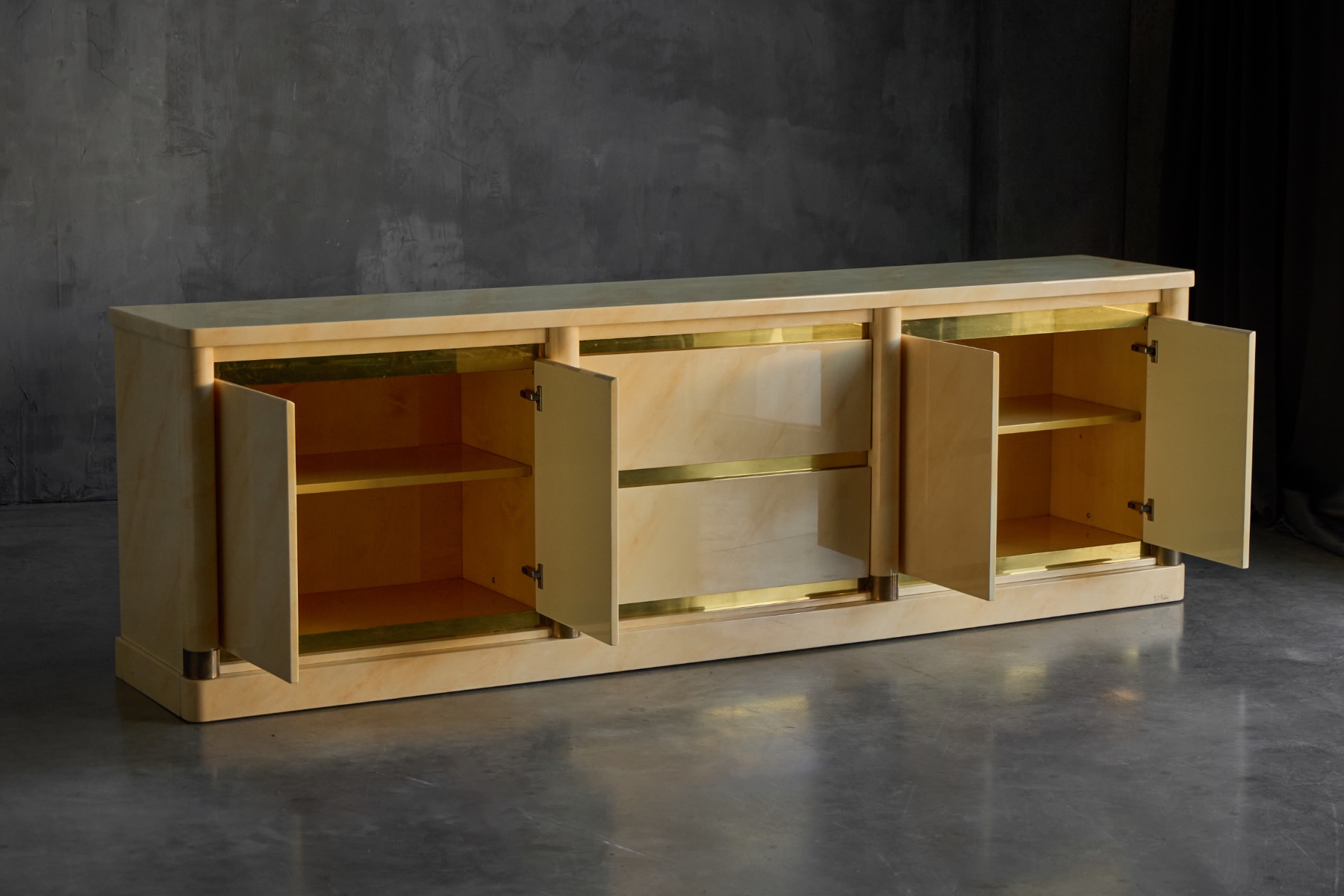 French modernist faux marble lacquered sideboard from the 1970s