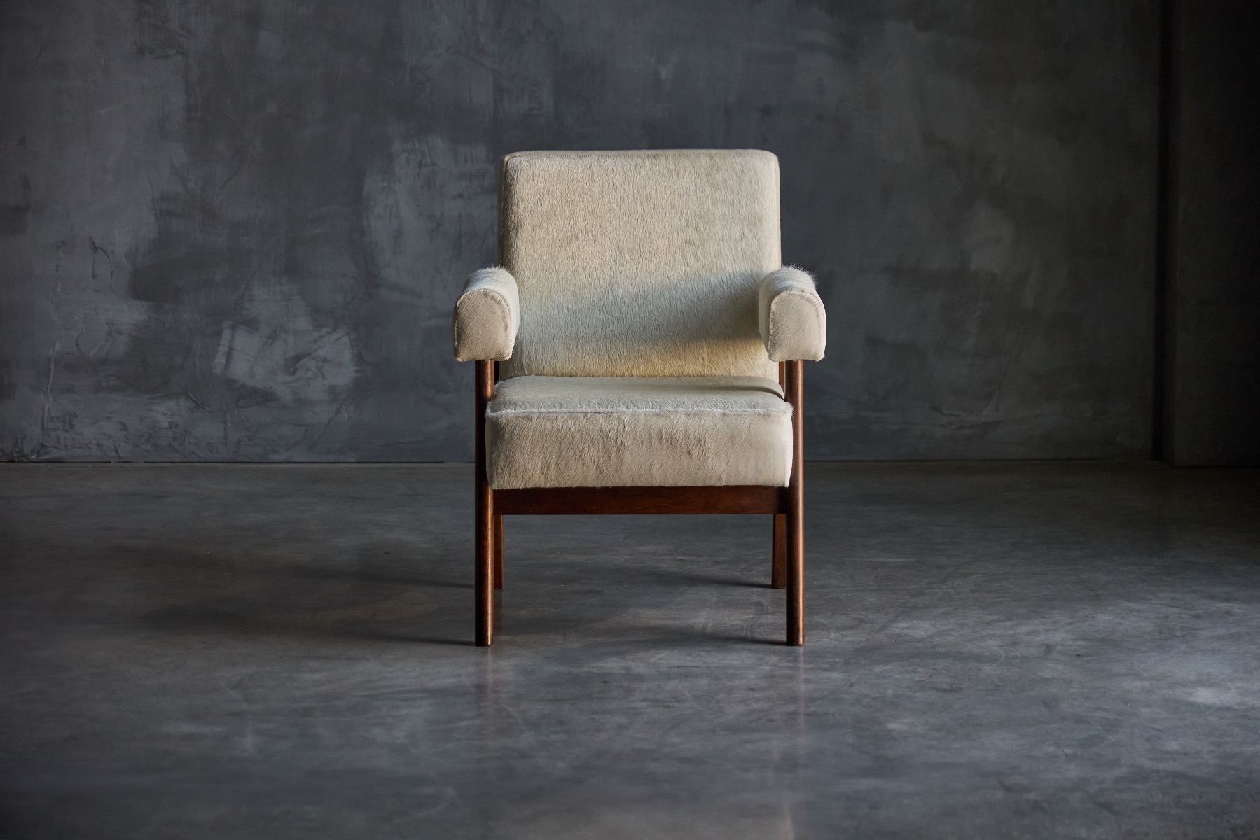 LC PJ SI 41 A armchair with architectural modernist design
