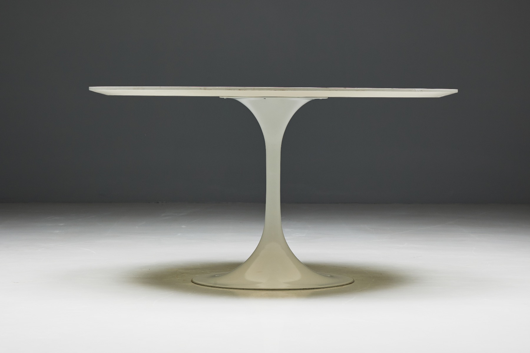 Mid century modern tulip dining table by Eero Saarinen