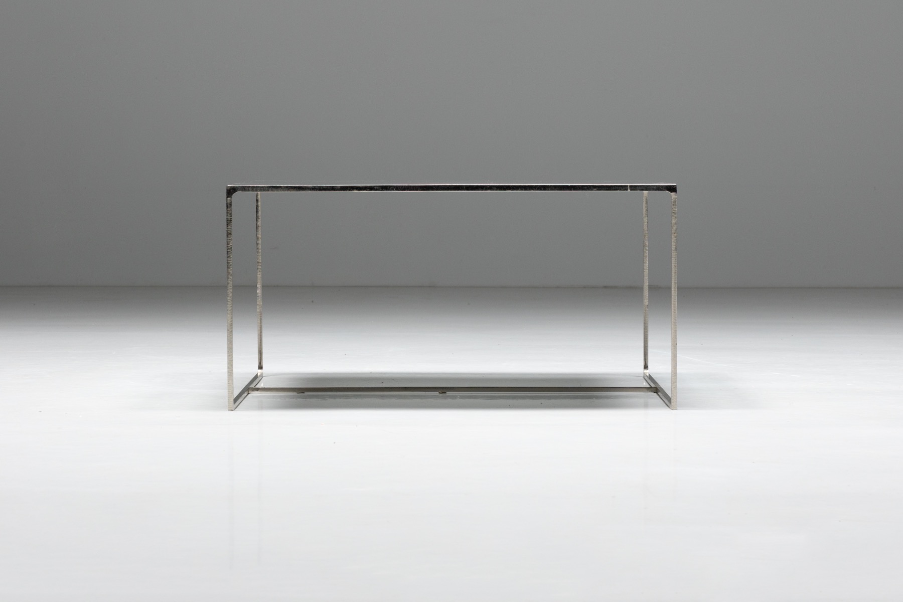 Modern Minotti Duchamp square coffee table from the 2000s