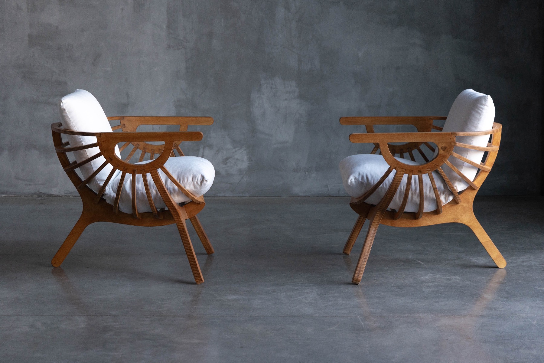 Postmodern shell lounge chair with sculptural form