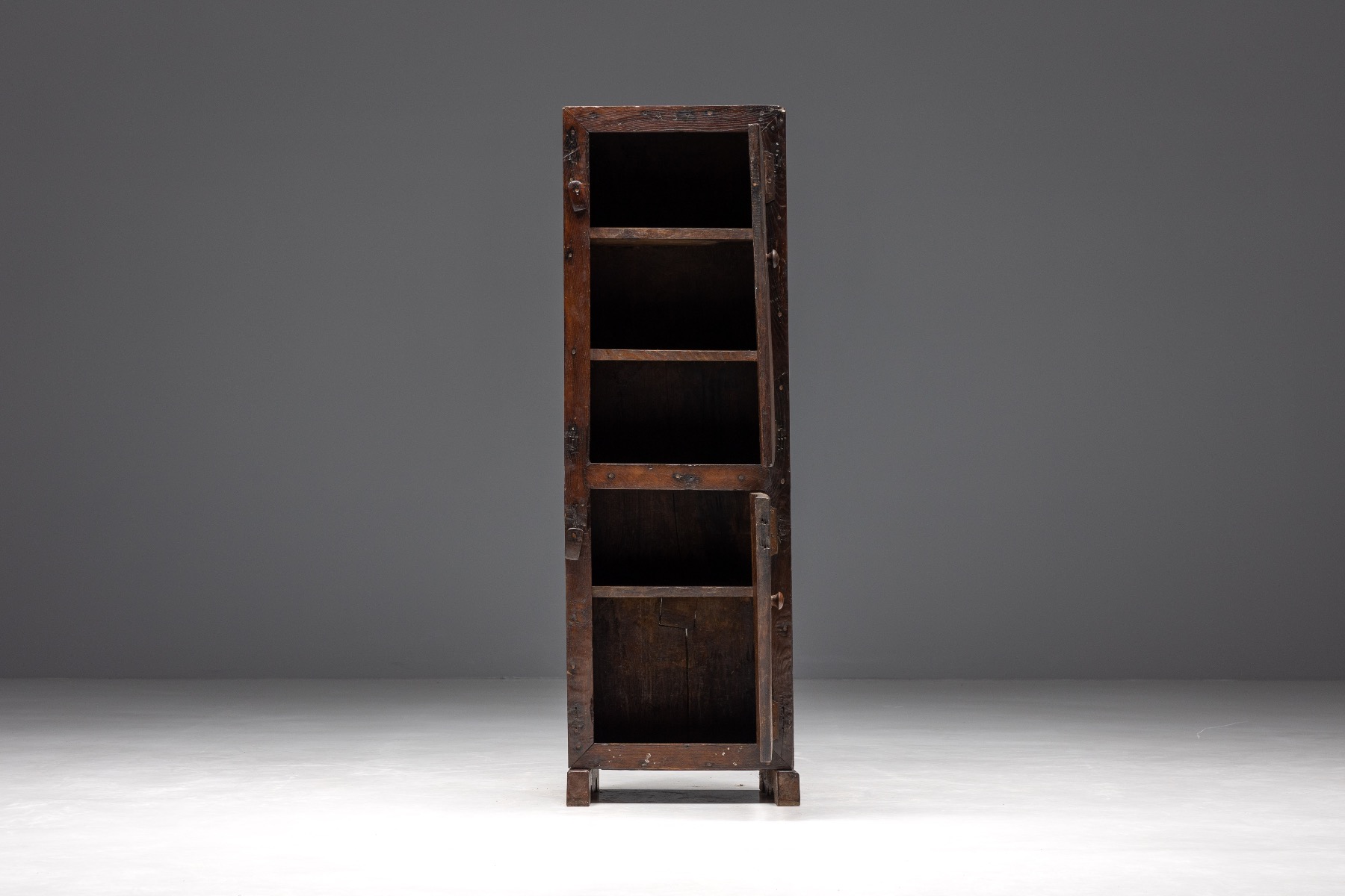 Primitive travail populaire wooden cabinet from the 1850s