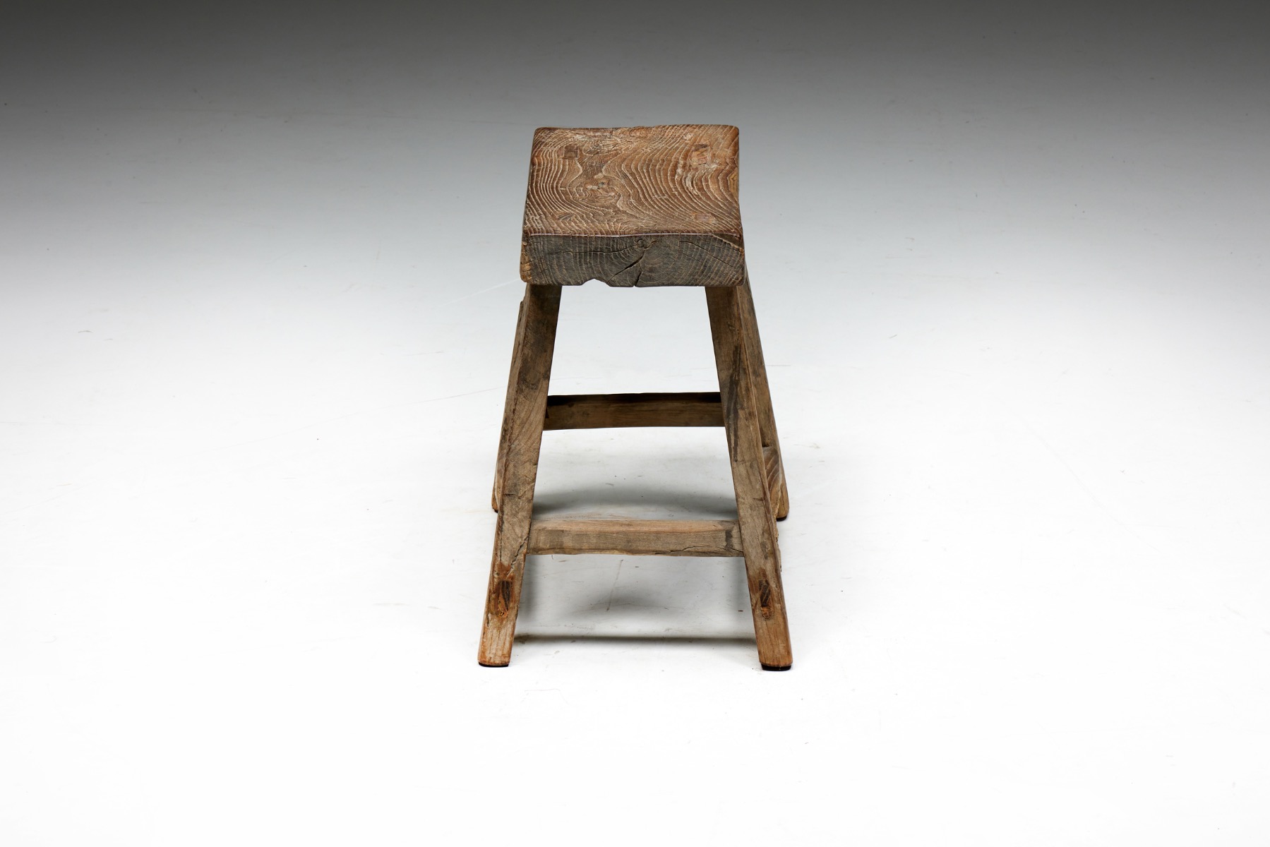 Primitive travail populaire wooden stool