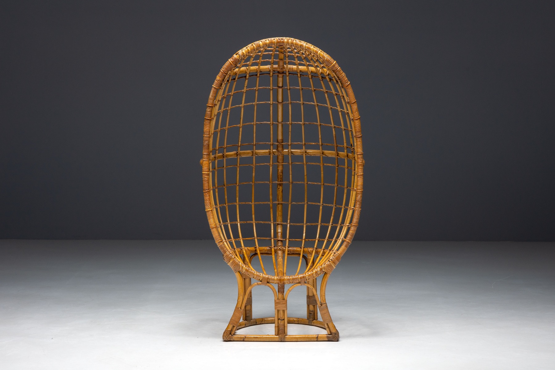 Retro bamboo egg chair in natural fiber