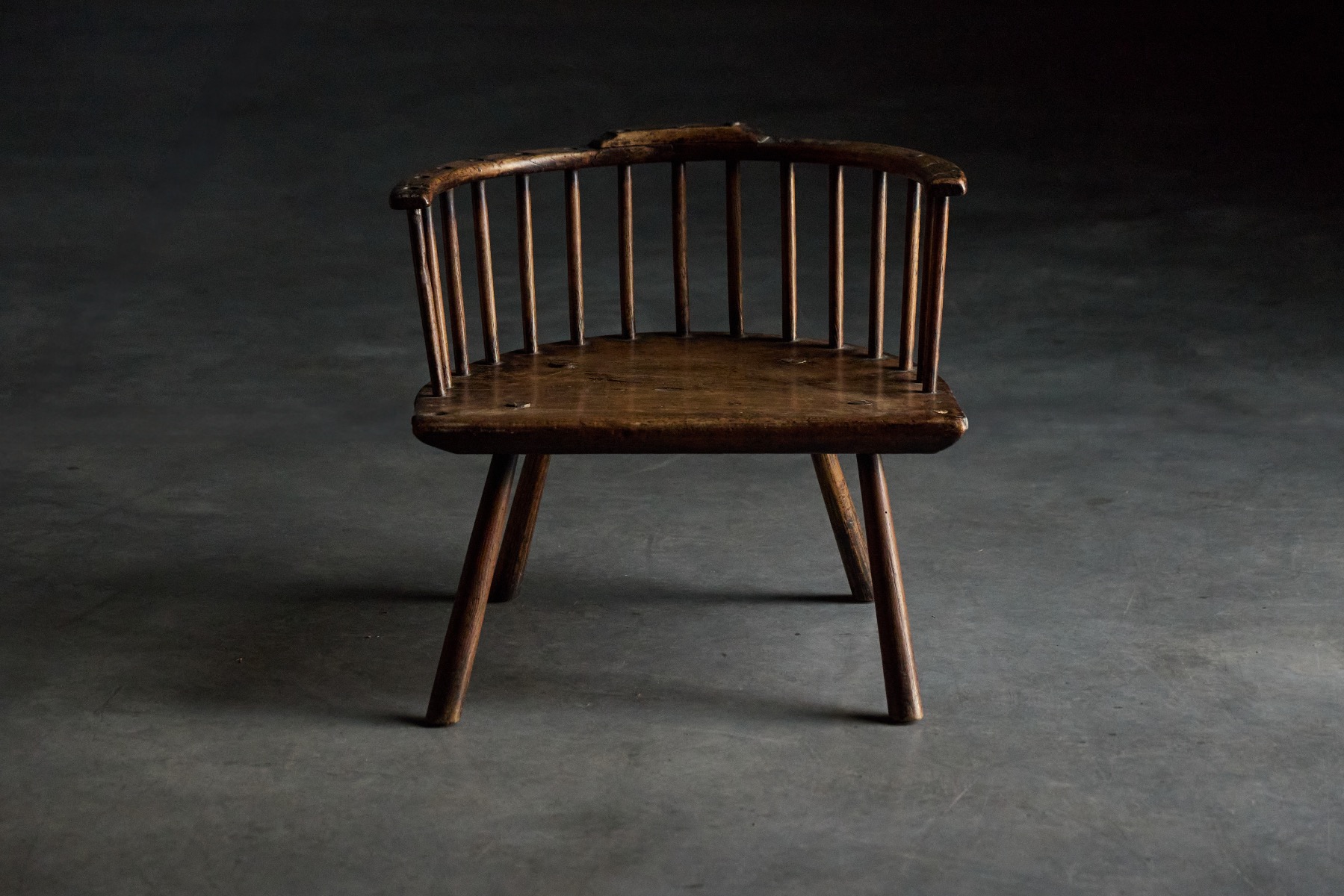 Rustic travail populaire wooden stool