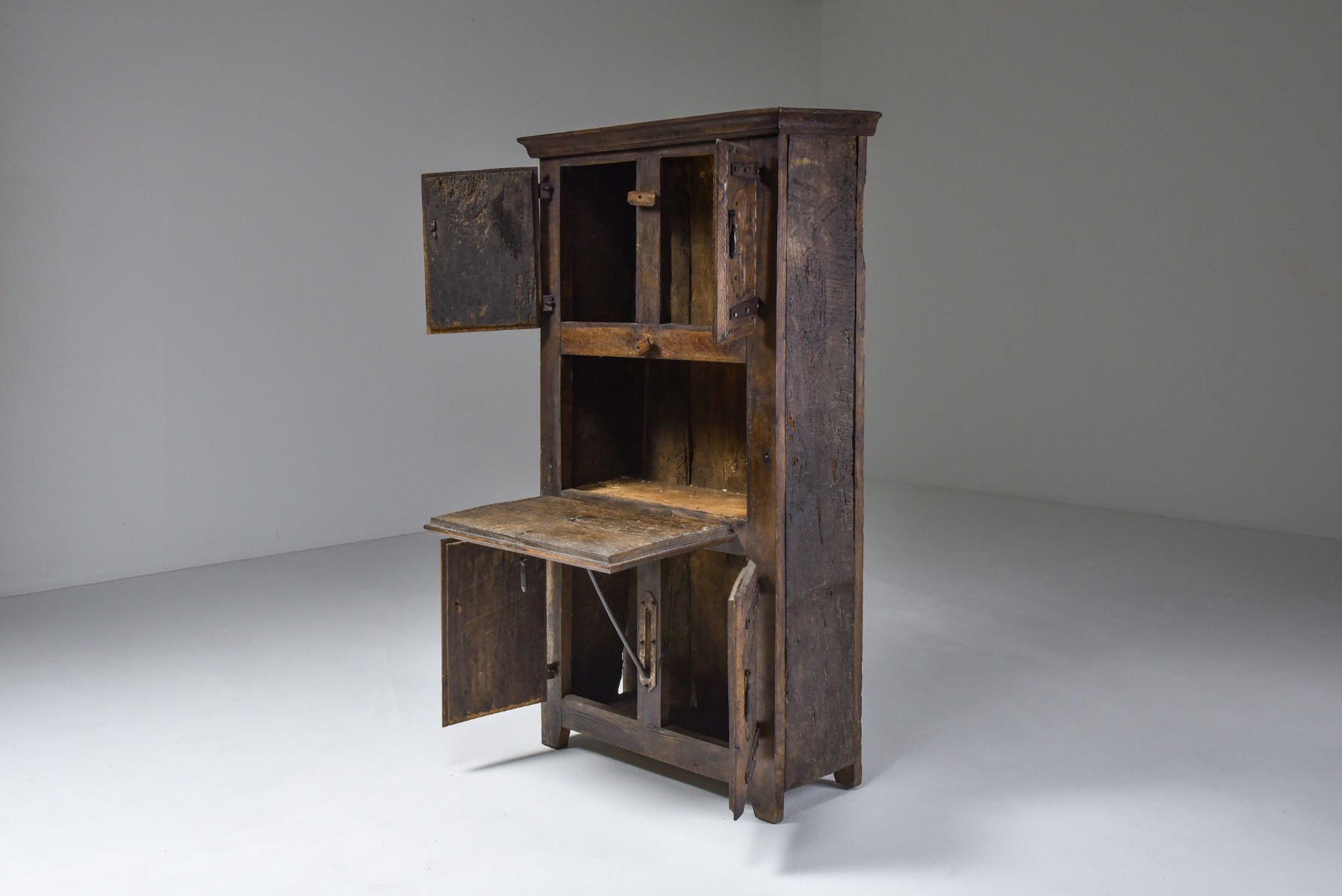Vintage French folk art cabinet from Bretagne from the 19th century