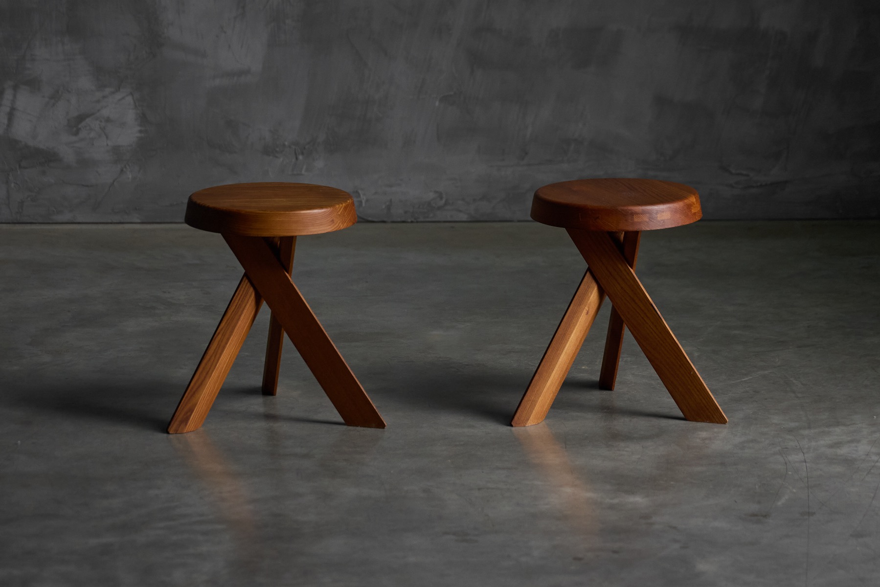 Vintage S31 stool by Pierre Chapo with modernist form