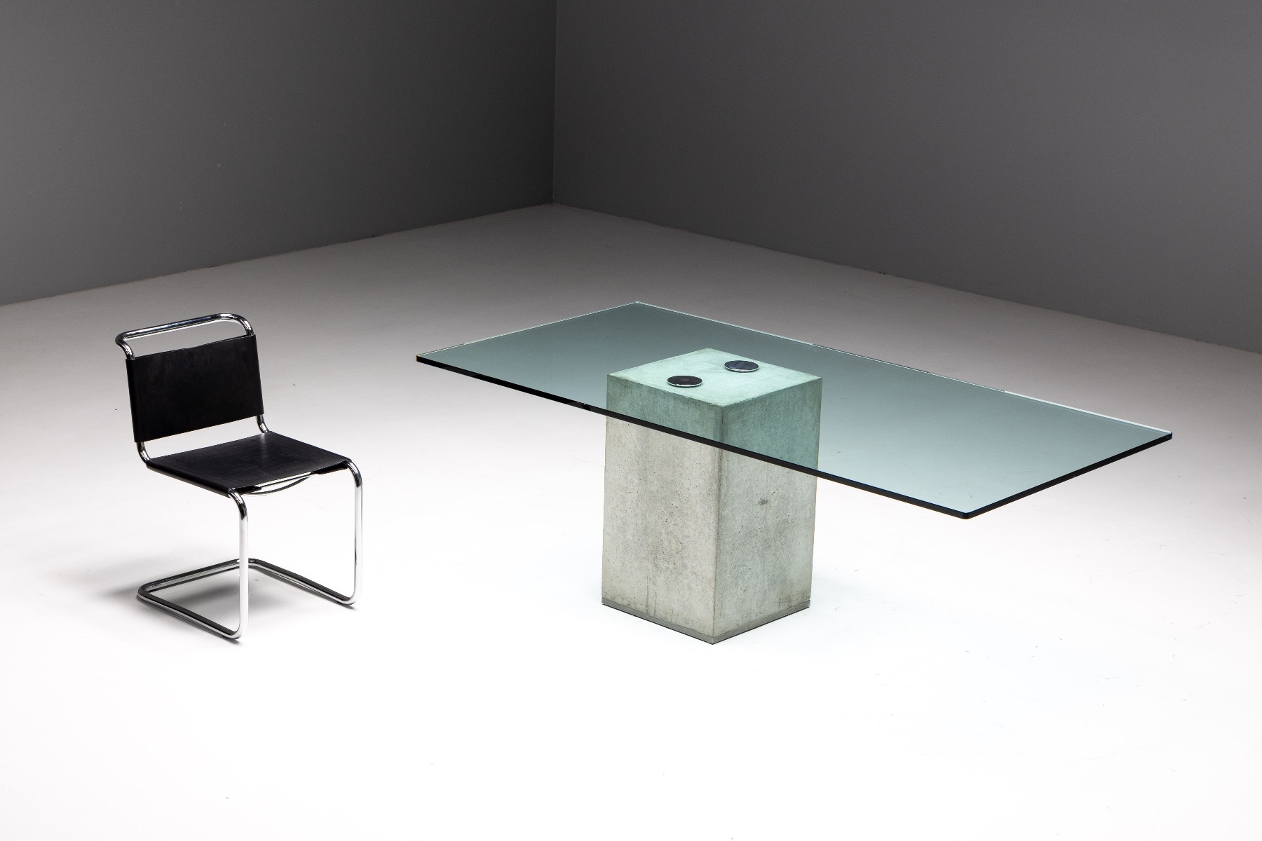 Vintage Saporiti dining table from the 1970s