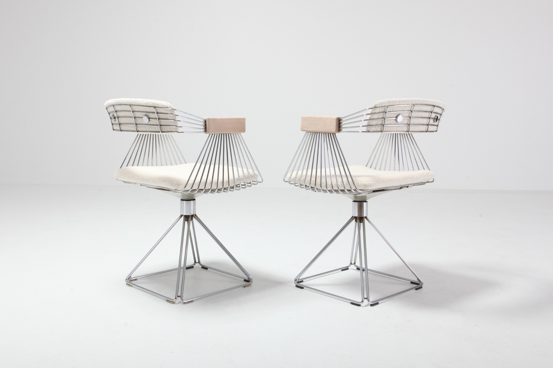 Vintage wire swivel chairs by Rudi Verelst from the 1970s