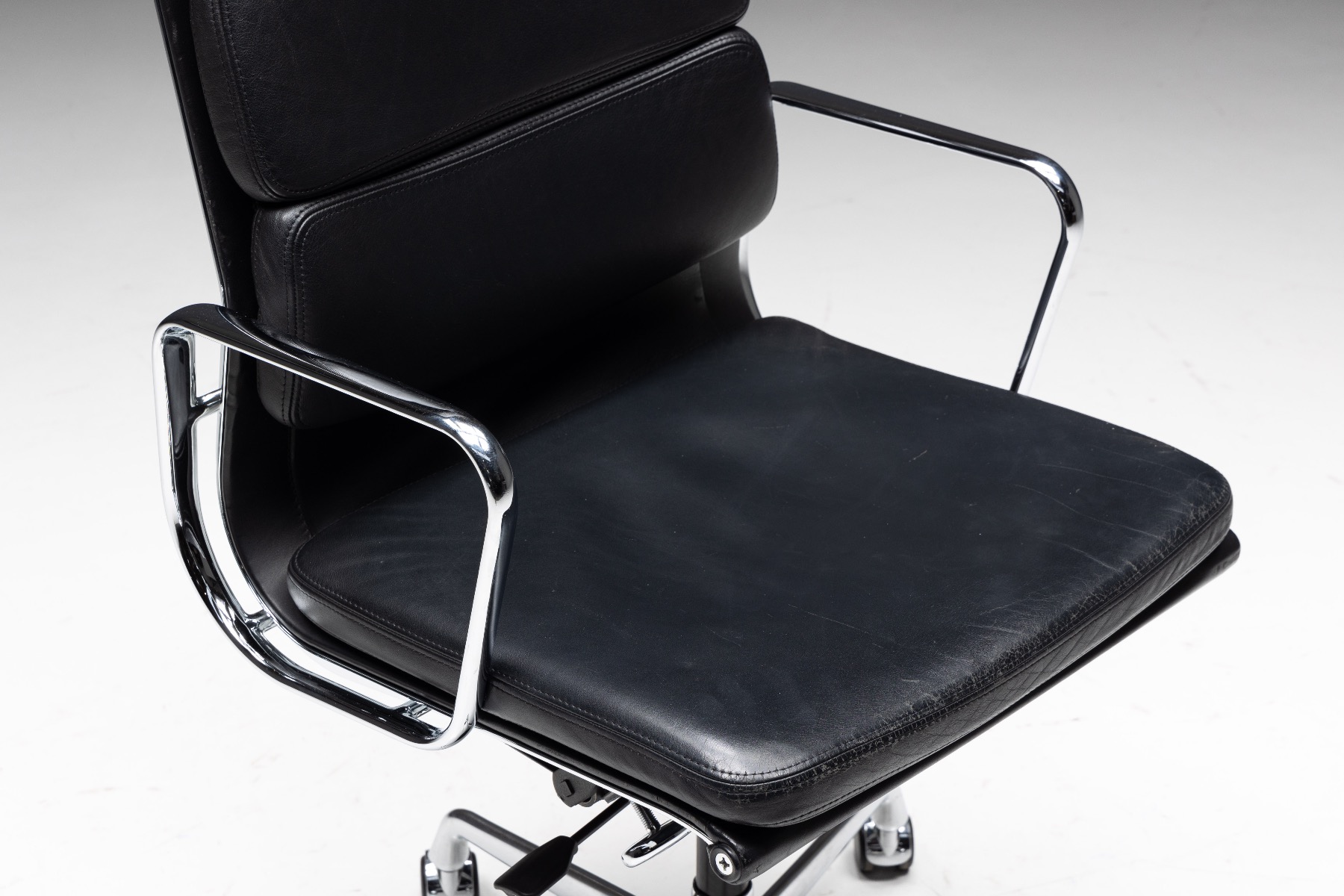Vitra EA216 office chair designed by Charles and Ray Eames