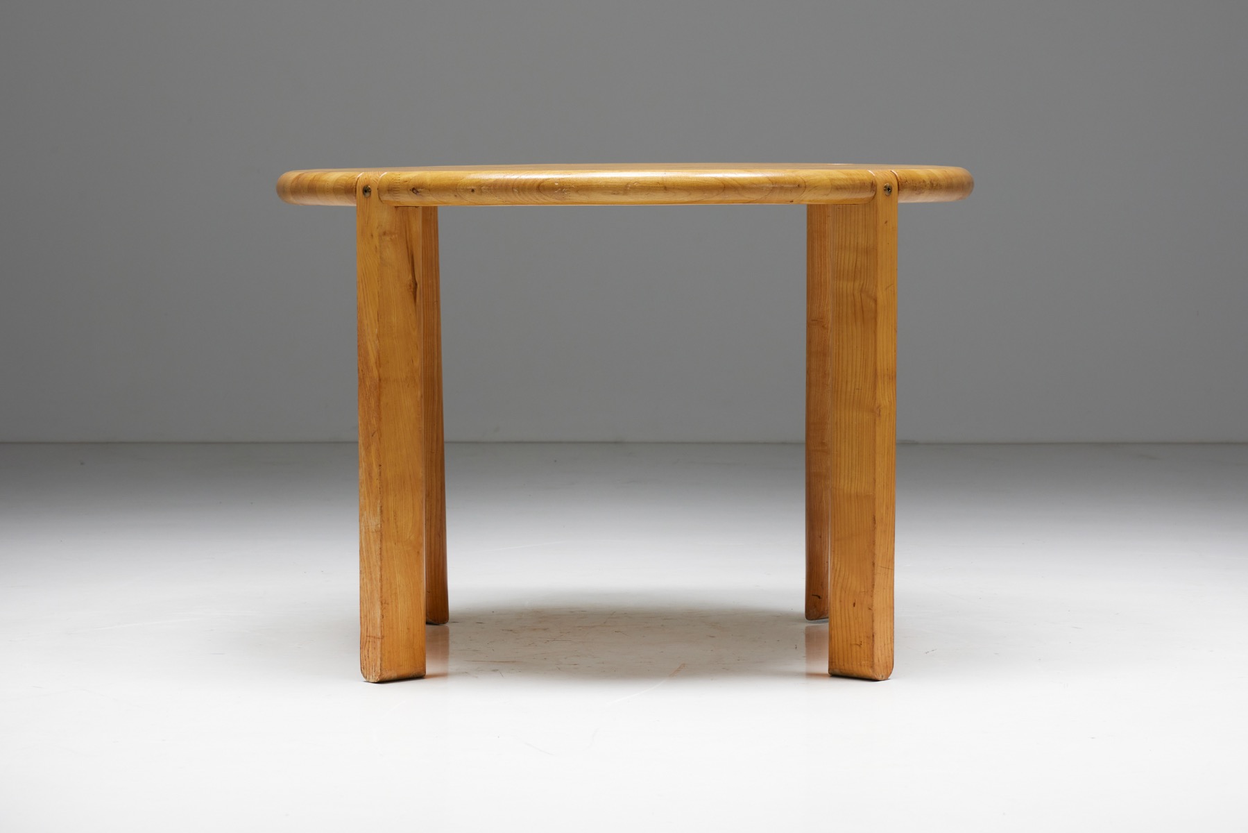 Mid-Century Pine Round Dining Table - 1960s