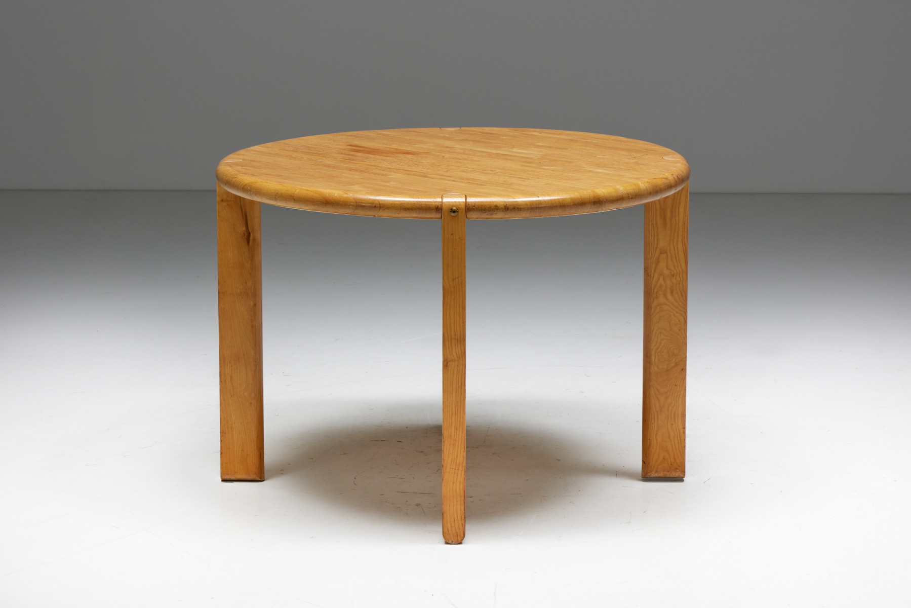 Mid-Century Pine Round Dining Table - 1960s