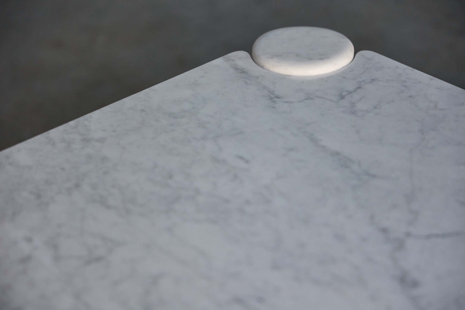 Sculptural marble coffee table from the Jumbo series