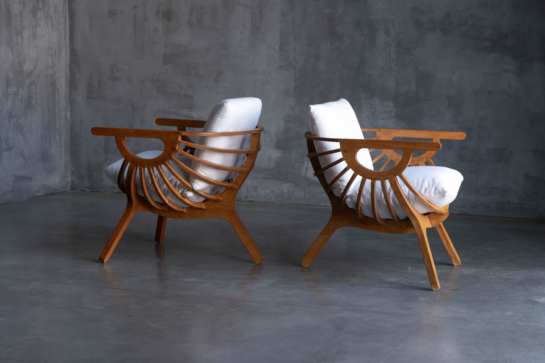 1980s design lounge chair in shell shape