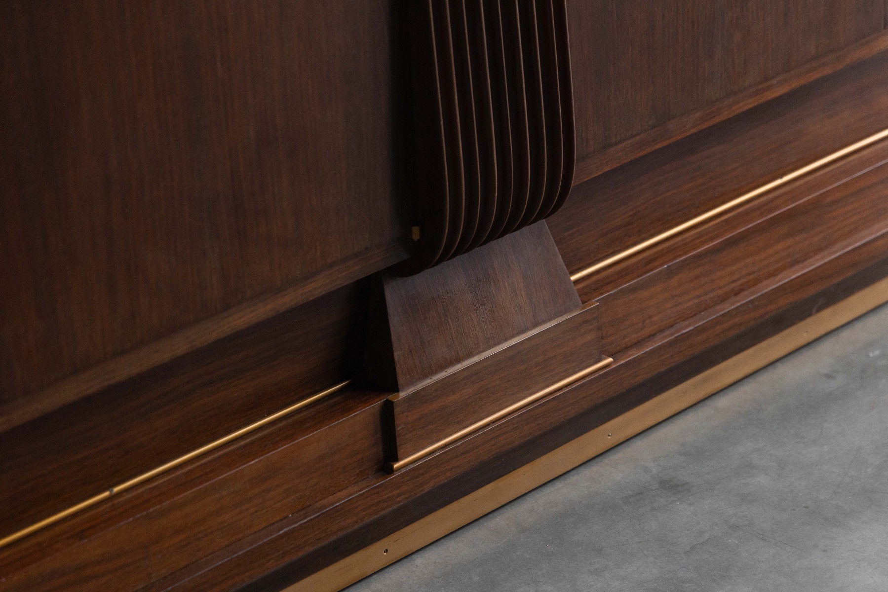 Architectural Art Deco sideboard in walnut with sculptural base