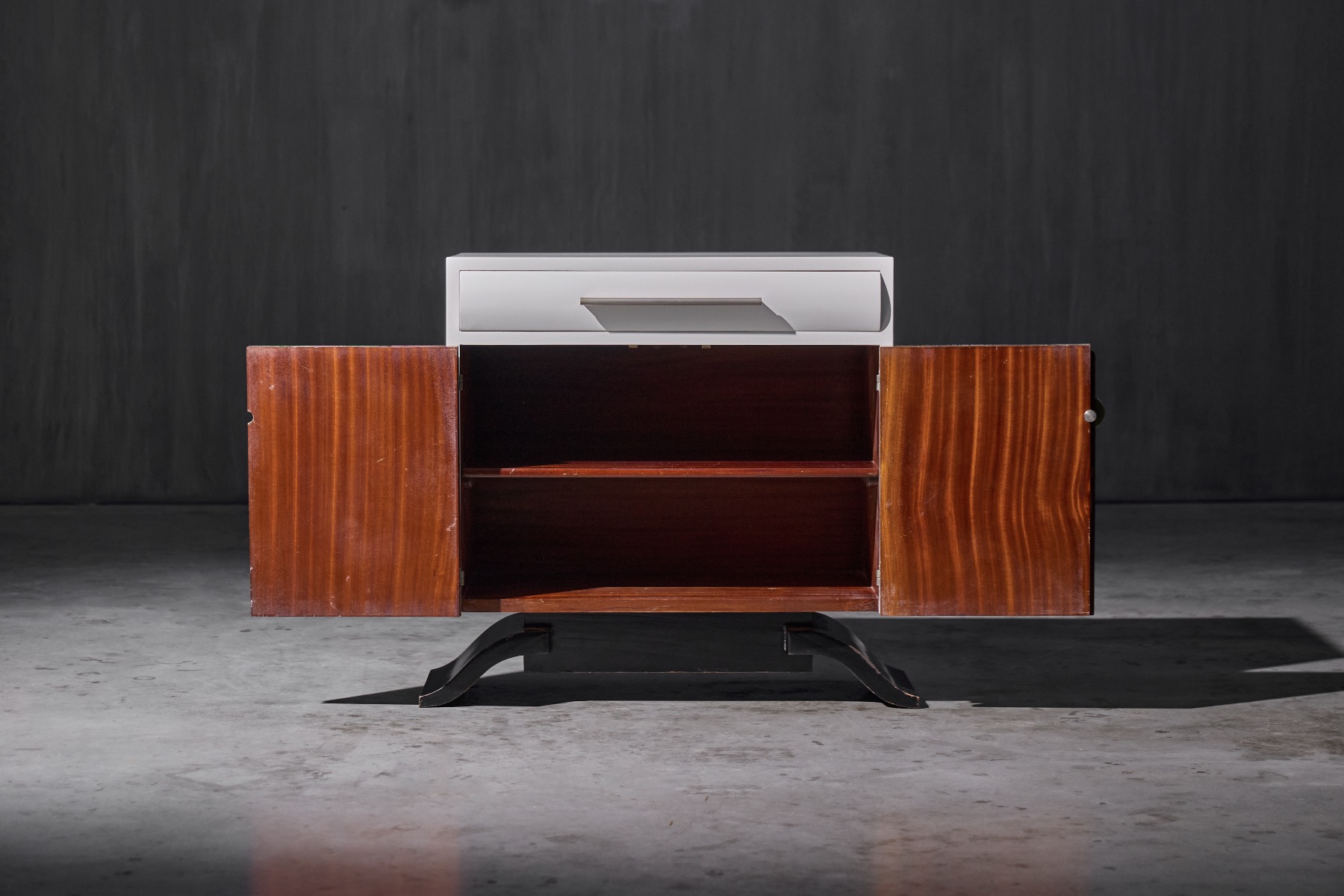 Belgian Art Deco cabinet from the 1930s by Van Beerleire