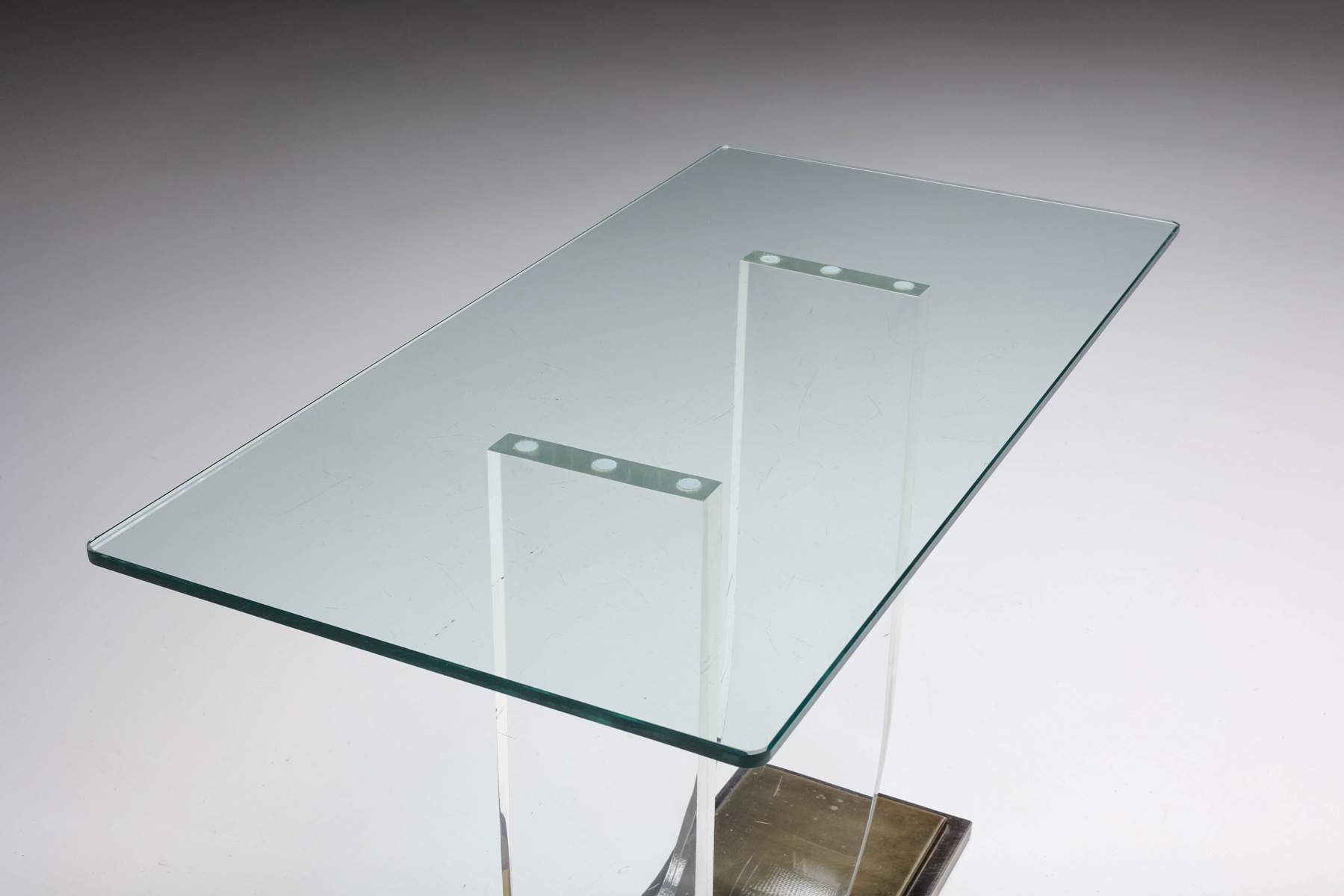 Belgian design console table in lucite and brass from the 1970s