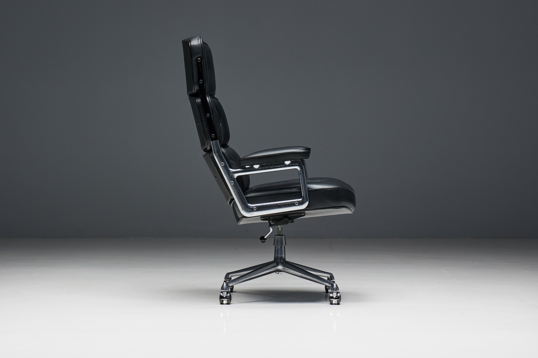 Charles and Ray Eames lobby desk chair