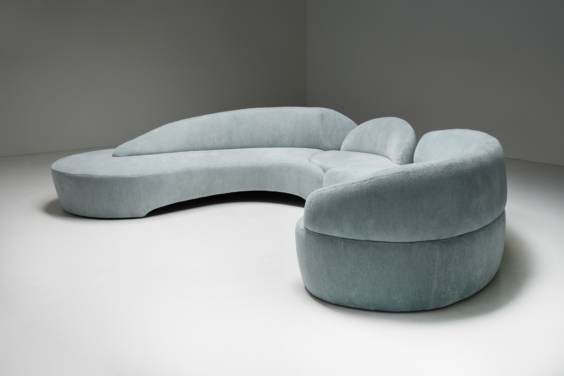 Designer sofa by Vladimir Kagan for Roche Bobois