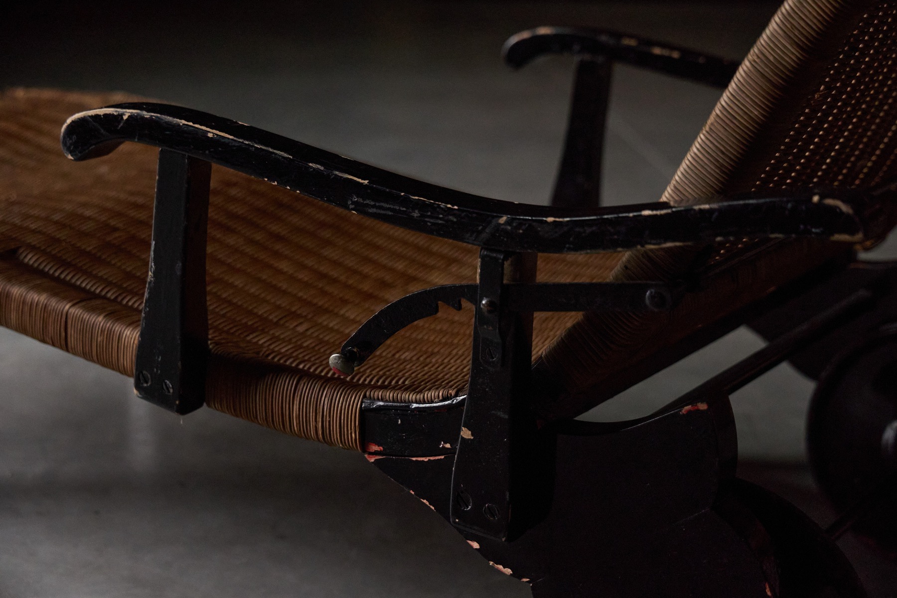 Early modernist sunbed by Helene Korting