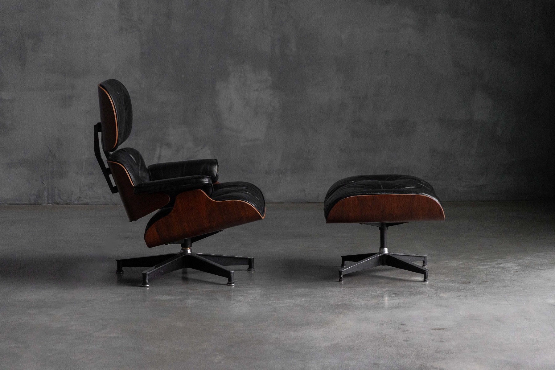 Authentic first generation Eames Lounge Chair by Herman Miller