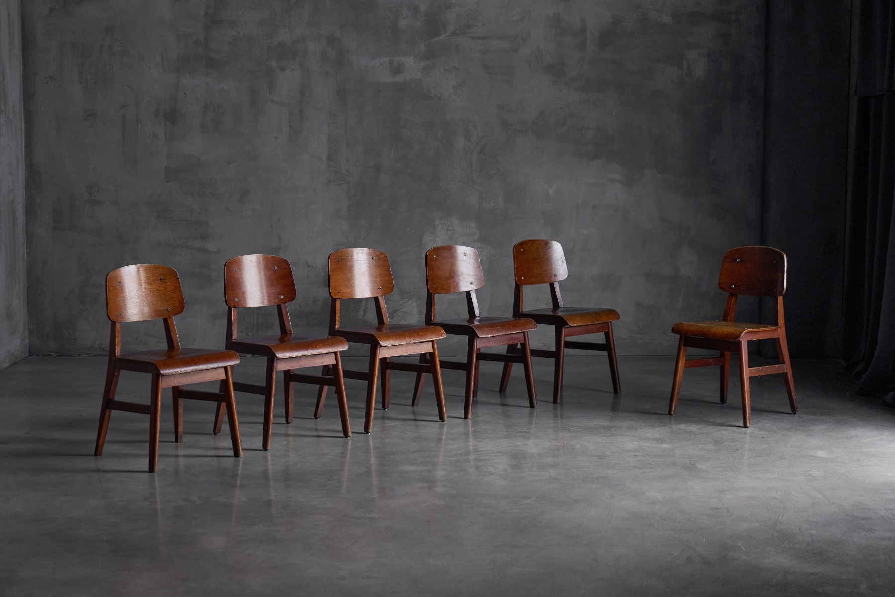 Solid wood Tout Bois chair with structural design