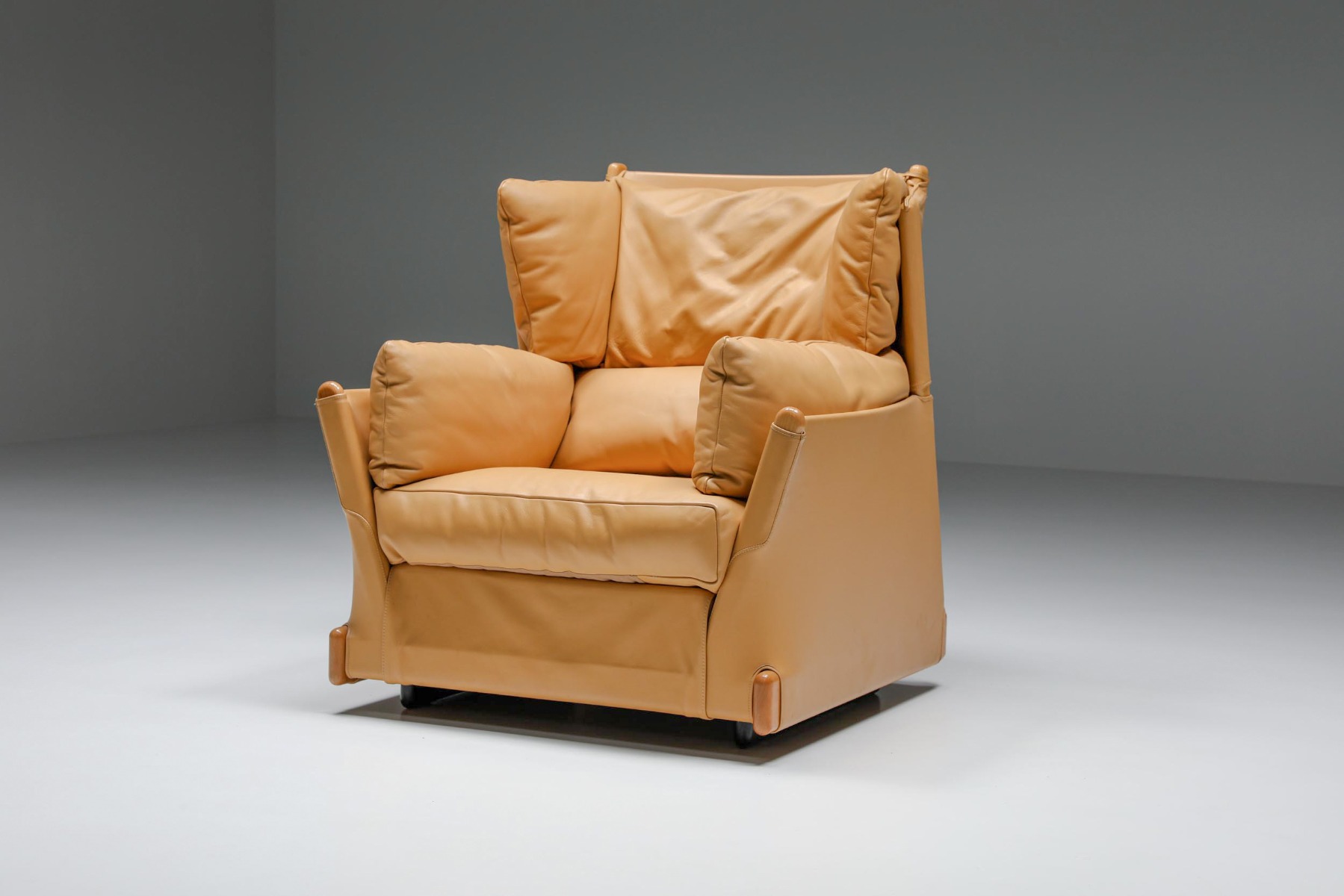 Italian design Viola d Amore armchairs by Piero Martini