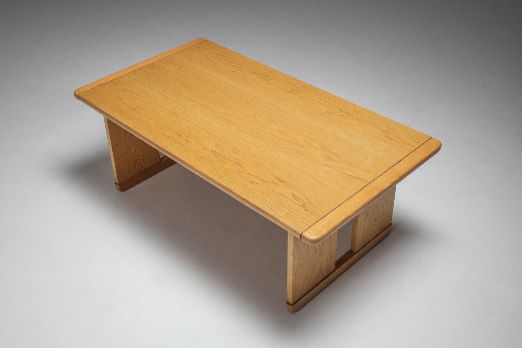 Italian design coffee table by Afra and Tobia Scarpa for Maxalto