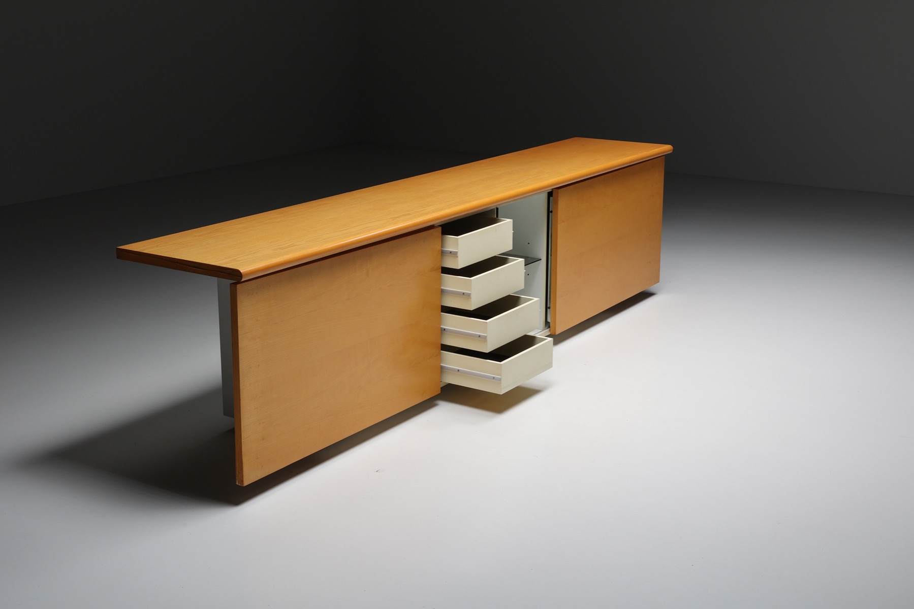 Italian design credenza by Giotto Stoppino in natural wood