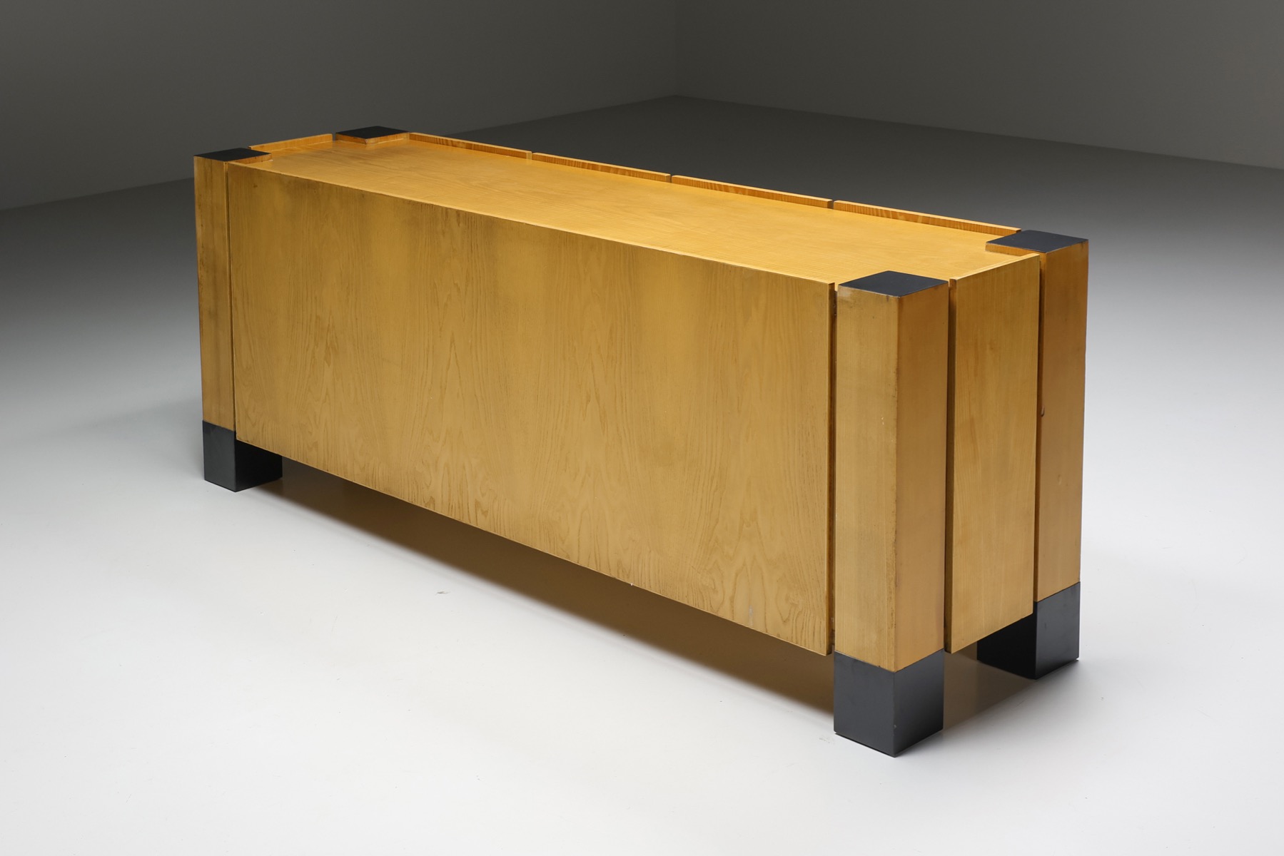 Italian design credenza by Renato Toso and Roberta Pamio