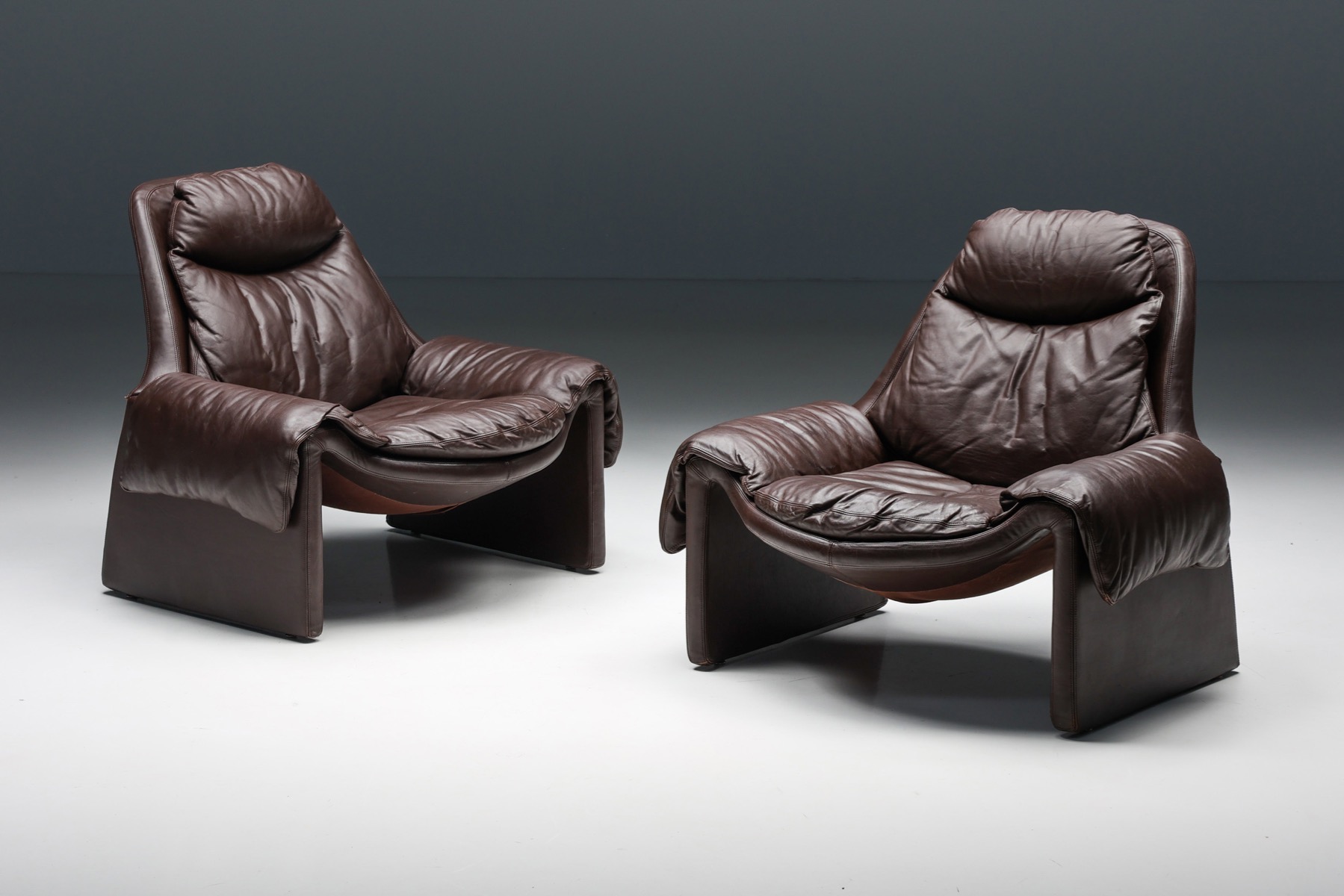 Italian design P60 lounge chair with ottoman by Vittorio Introini